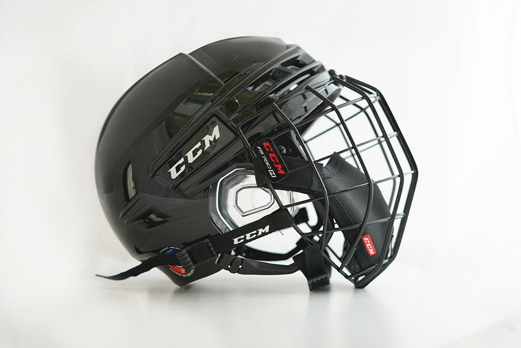 CCM Game On Player Hockey Face Mask - Protective Ice Hockey Goalie Mask for Youth & Adults - Perfect for Ice Hockey, Street Hockey & Training Sessions