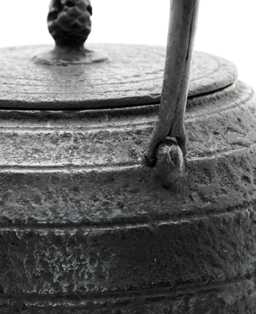 Premium Japanese Nanbu Tetsubin Iron Teapot - Koizumi Nizaemon 11th Generation Higashiyama Style with Tamabuchi Lid - Authentic Japanese Cast Iron Teapot for Tea Ceremony, Home Decor & Gift Giving - Perfect for Matcha, Sencha & Traditional Tea Brewing