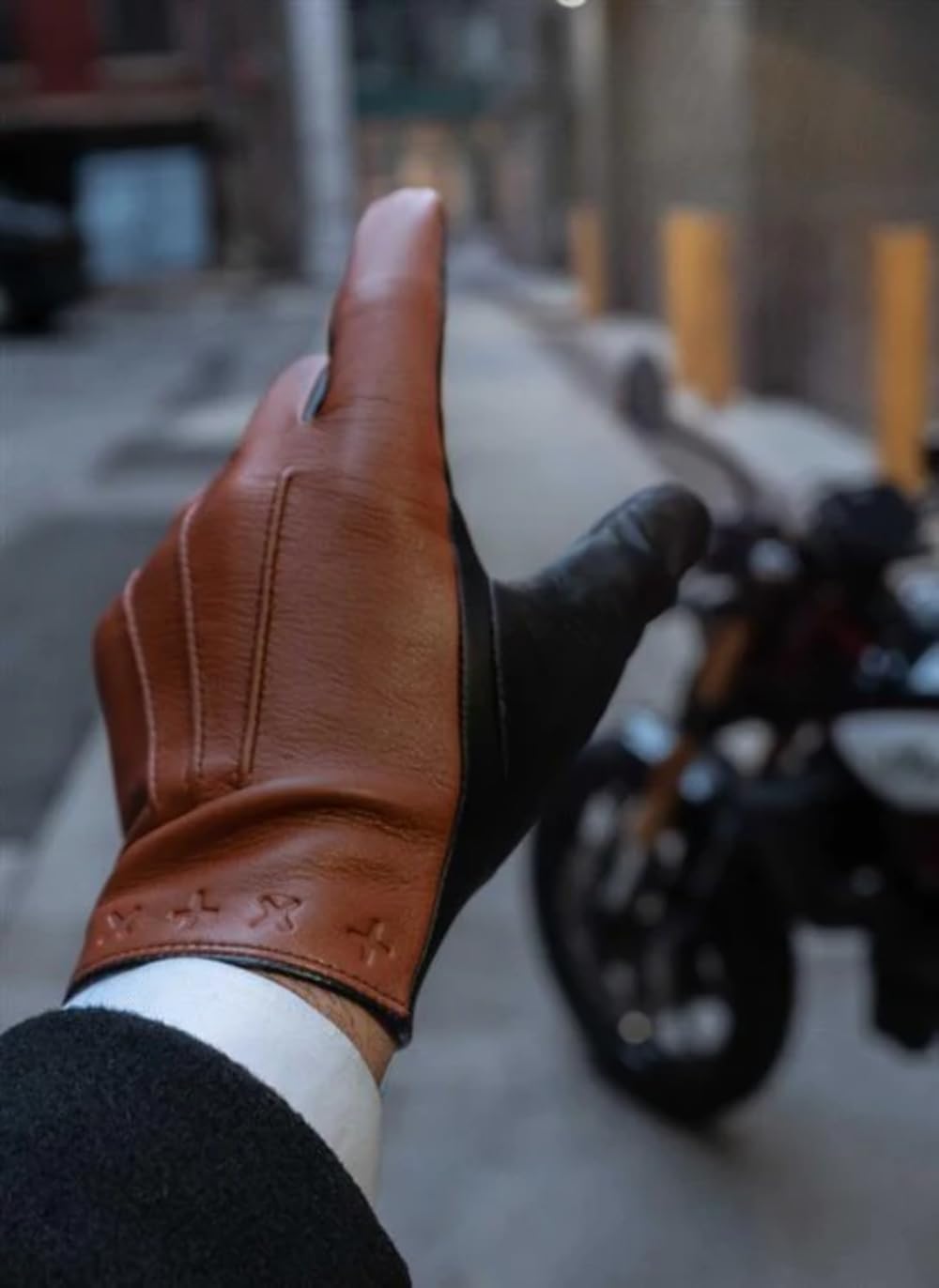 Dents Men's The Suited Racer Lando Touchscreen Leather Gloves - Cork/Black | Winter Driving & Outdoor Activities | Cold Weather Accessories for Smartphone Use