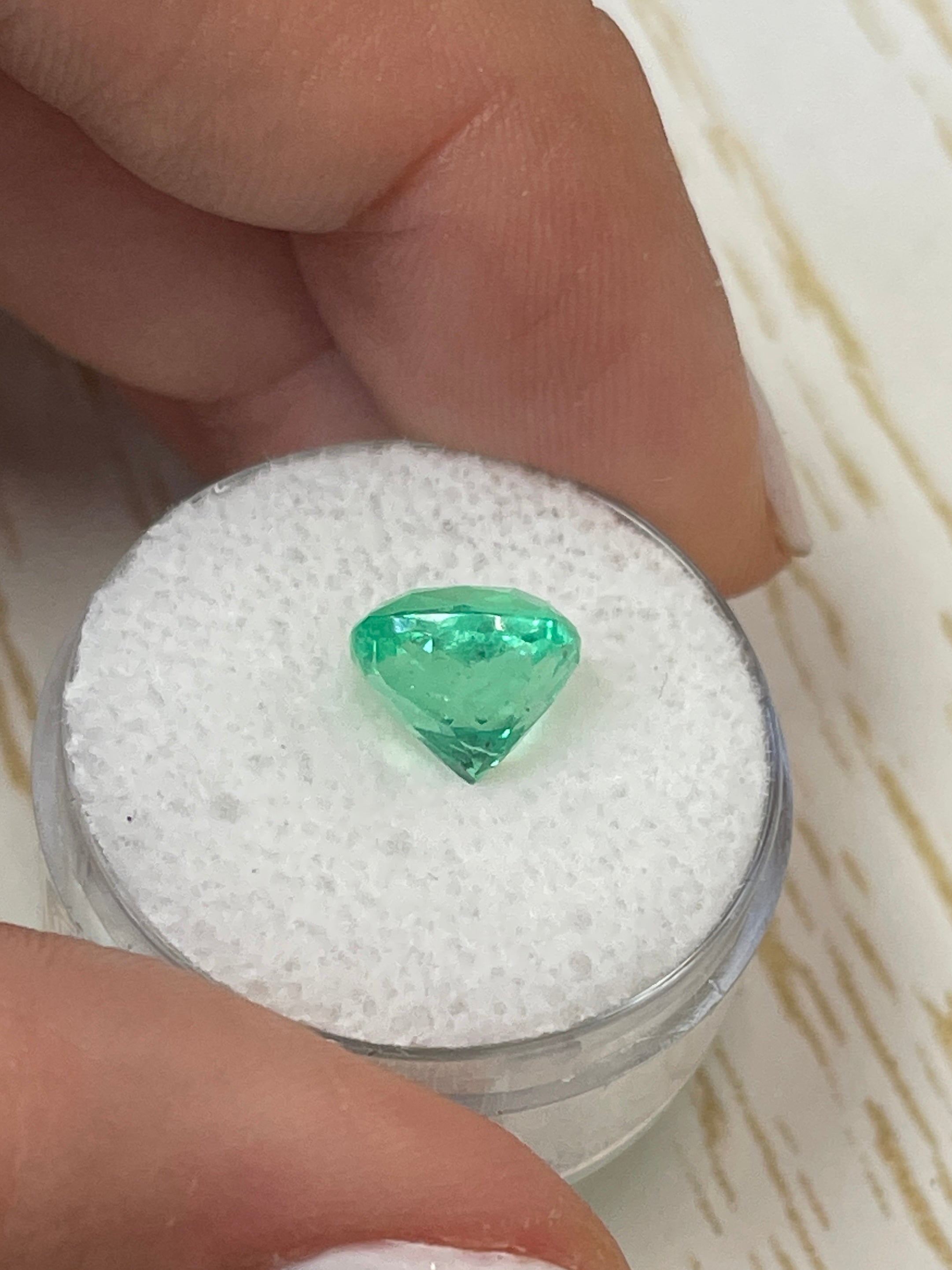 3.25 Carat Natural Colombian Loose Emerald - Cushion Cut, Lustrous Yellowish Green Gemstone for Jewelry Making & Engagement Rings