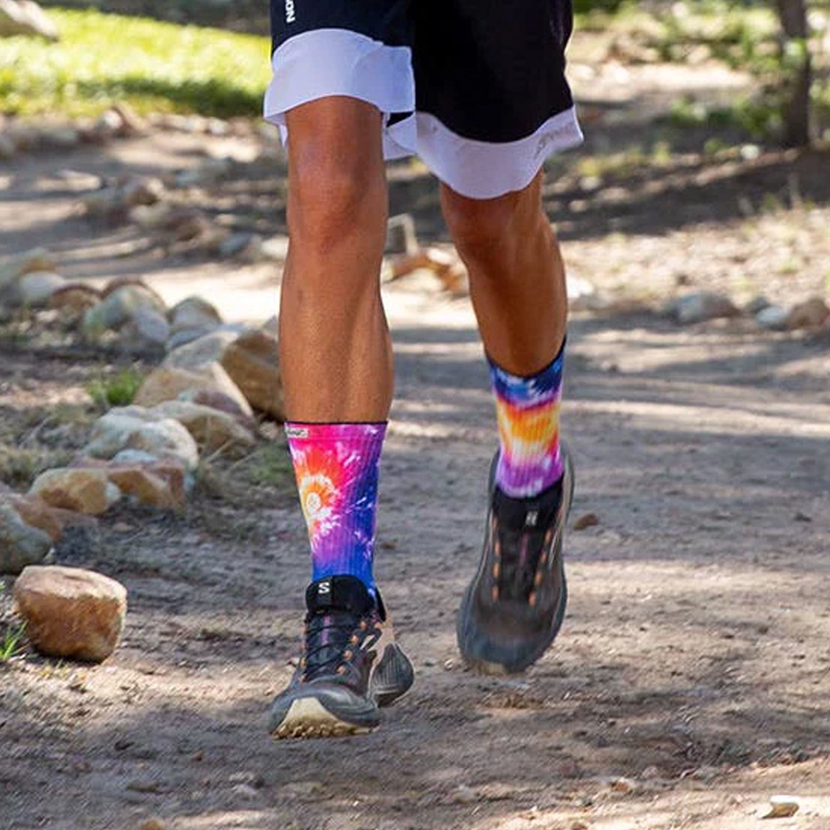 Women's Injinji Trail Spectrum Midweight Crew Socks - Toe Socks for Hiking, Running & Outdoor Activities - Breathable & Cushioned Performance Socks for Trail Runners & Athletes