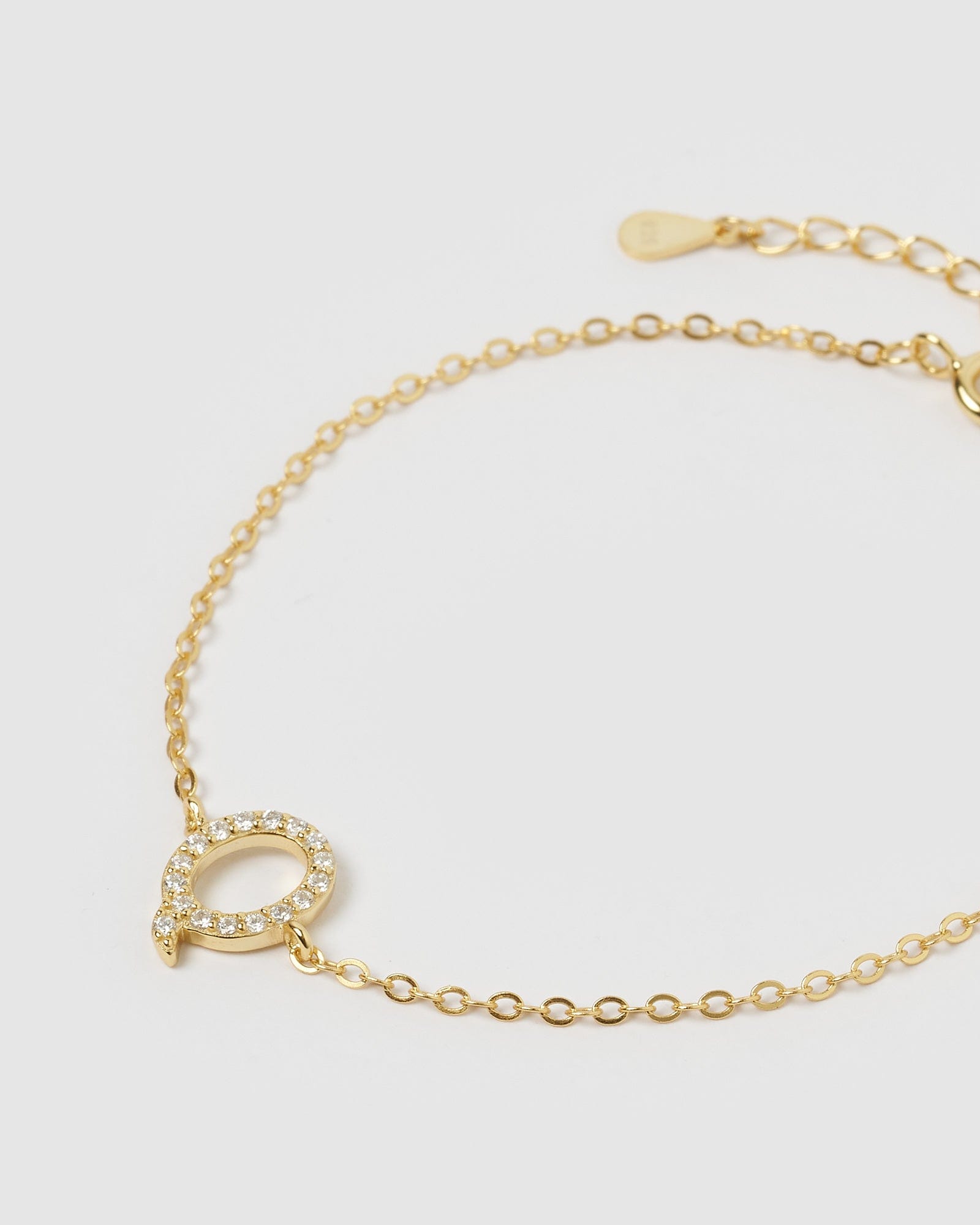 Izoa Crystal Letter Q Bracelet in Gold - Elegant Personalized Jewelry for Women, Perfect for Gifts, Birthdays & Special Occasions