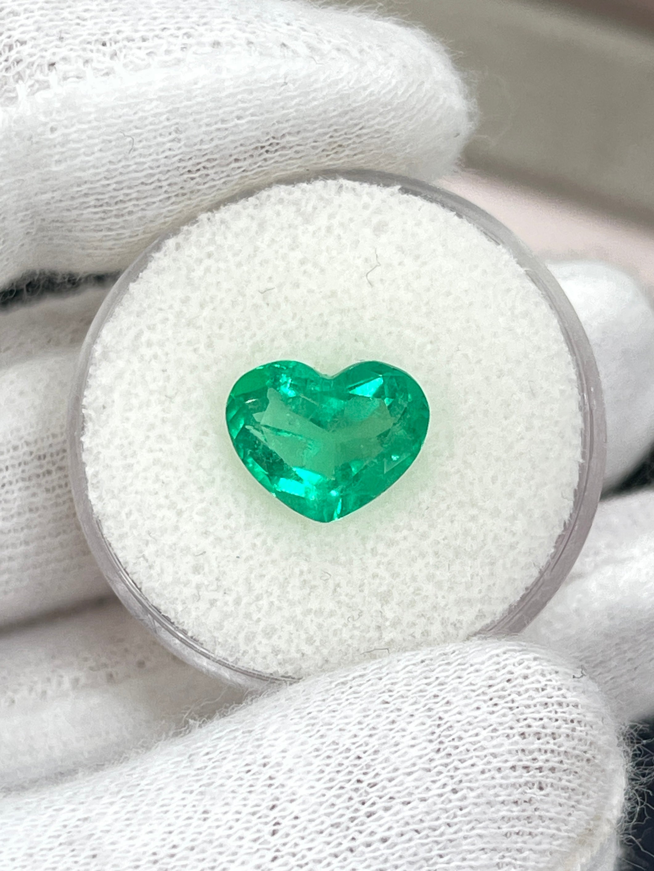 2.76 Carat 9x11mm Bright Medium Green Natural Loose Colombian Emerald Heart Cut Gemstone for Jewelry Making, Engagement Rings & Luxury Gifts