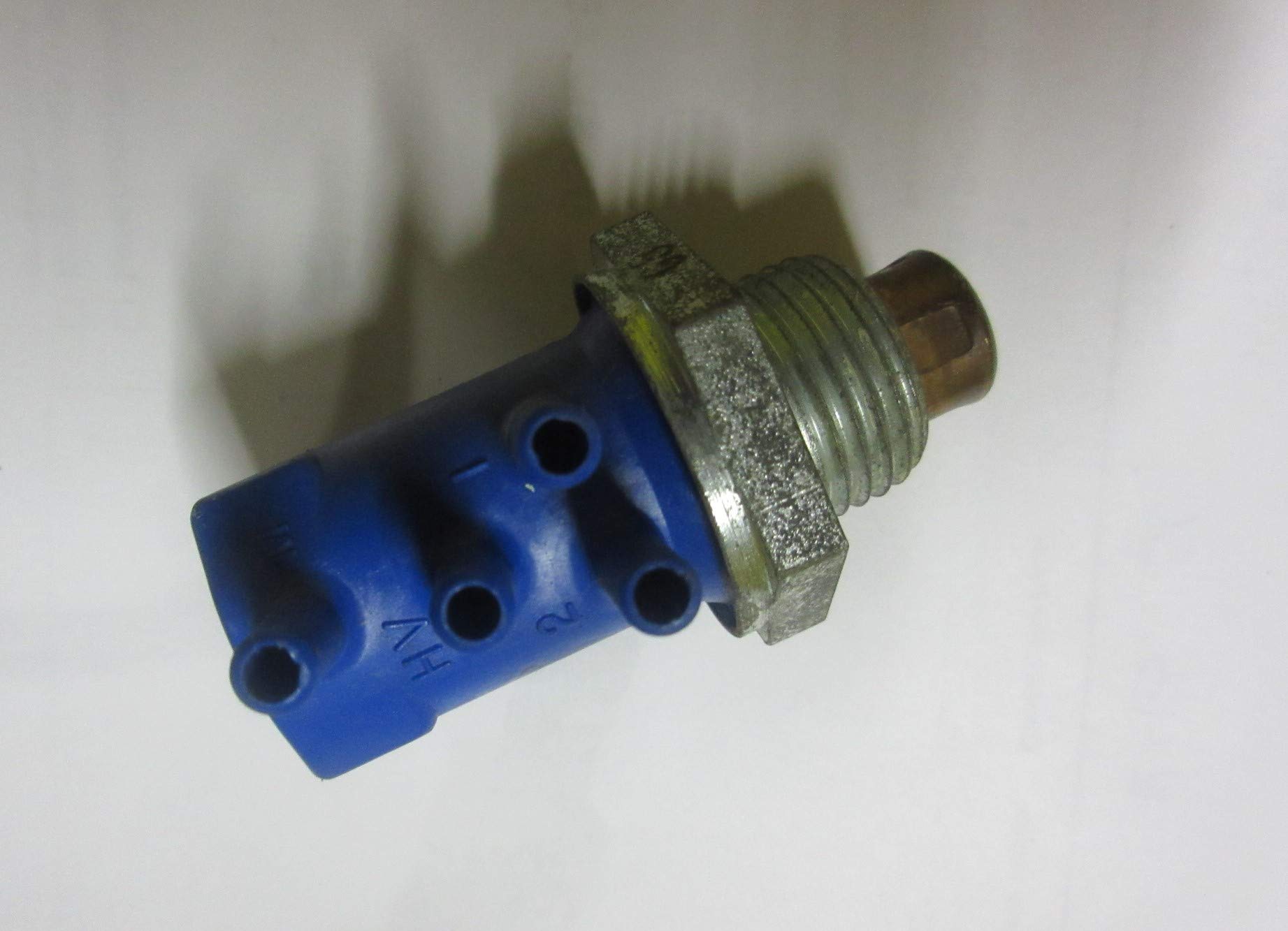GM V8 400 CID Ported Vacuum Switch 3040871 - Replacement Part for Classic Cars & Trucks - Perfect for Engine Performance & Restoration Projects