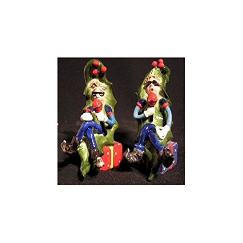 Vanmark Holly Berry Boys Salt and Pepper Shakers Set - Vintage Ceramic Seasoning Shakers for Kitchen, Dining Table & Holiday Decor - Perfect Gift for Christmas & Home Decor