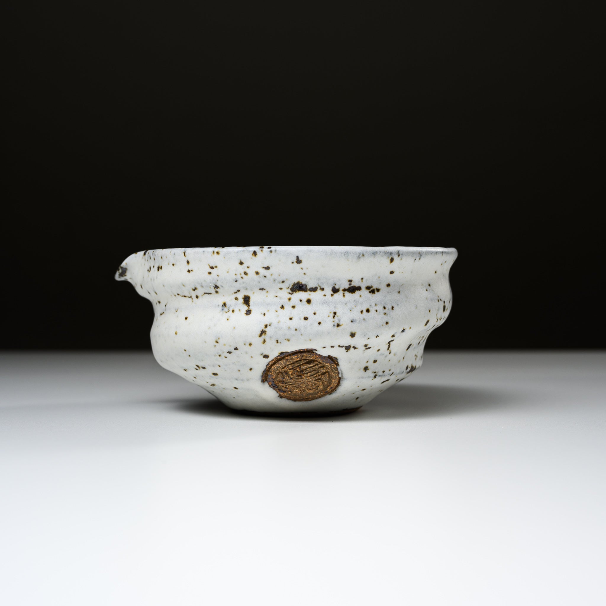 Premium NINSHU Matcha Tea Bowl with Spout - Traditional Japanese Ceramic Tea Cup for Matcha, Green Tea & Hot Beverages - Perfect for Tea Ceremonies, Home Use & Gifts