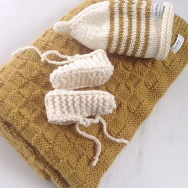 Cozy Travel Blanket, Beanie & Booties Set - Winter Warmth Essentials for Airplane, Car & Outdoor Adventures