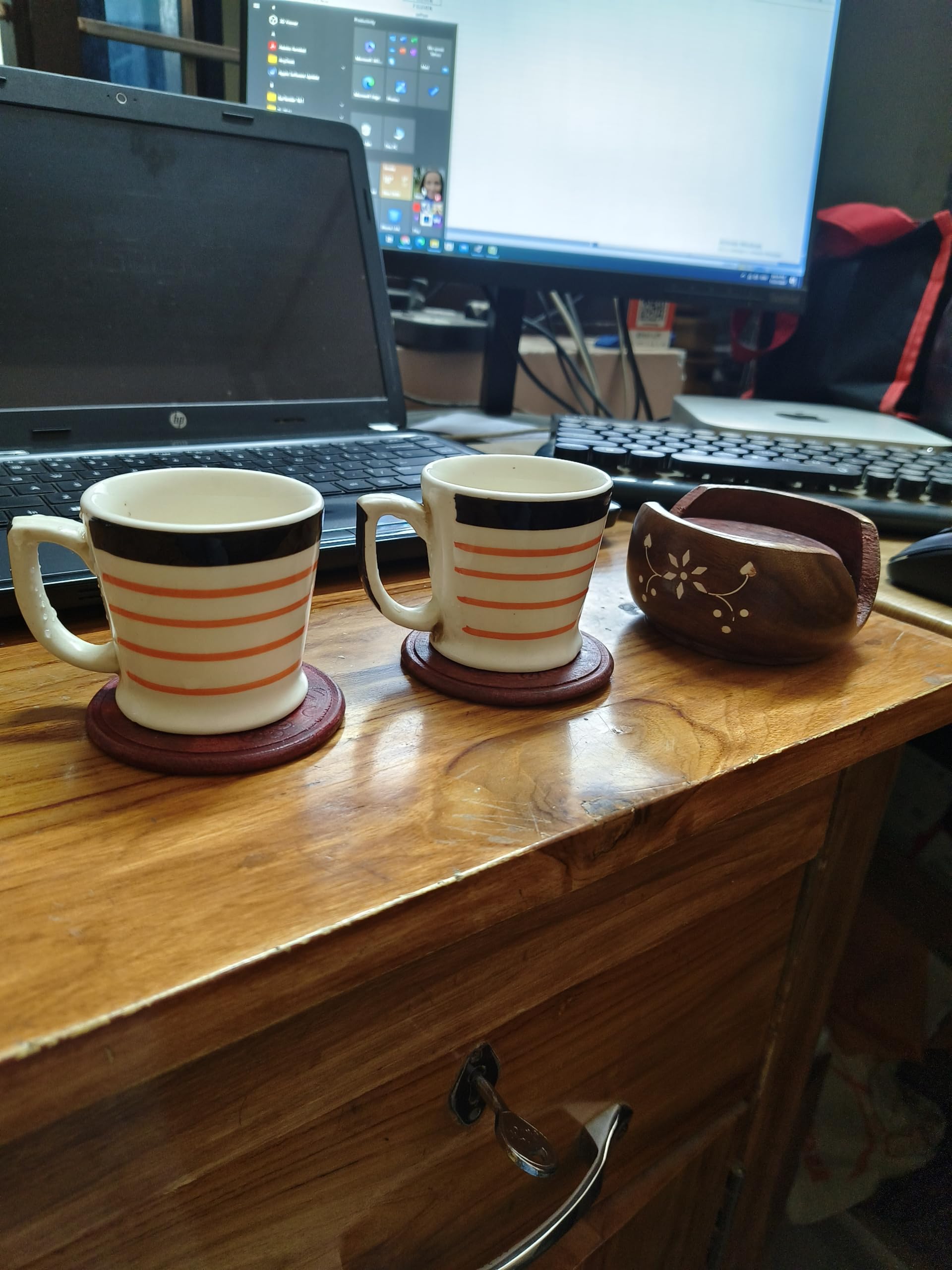 QUAMIUM 6-Piece Lotus Shaped Coaster Set with Stand - 3.5 Inch Handmade Brown Wooden Drink Coasters for Dining Table, Office, and Home Decor - Perfect for Coffee, Tea, and Beverage Protection