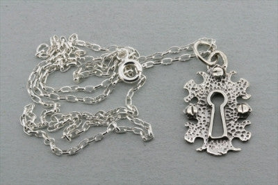 Elegant Keyhole Pendant Necklace with 50cm Oval Link Chain - Perfect for Women's Fashion, Gift Giving & Special Occasions