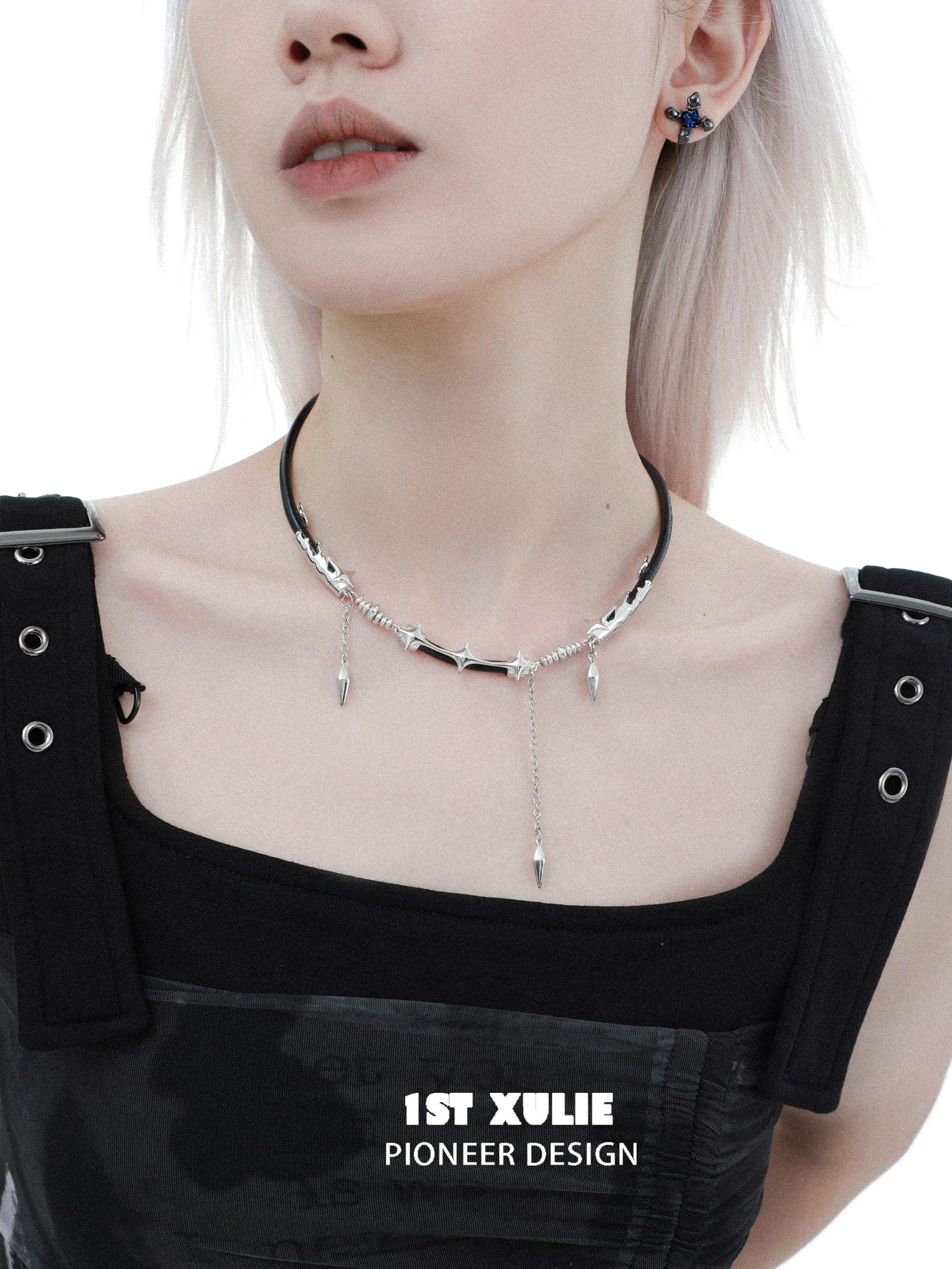 18k Platinum Plated Black Mirror Pendant Cowhide Choker Necklace - Elegant Gothic Jewelry for Women, Perfect for Parties, Weddings & Night Out