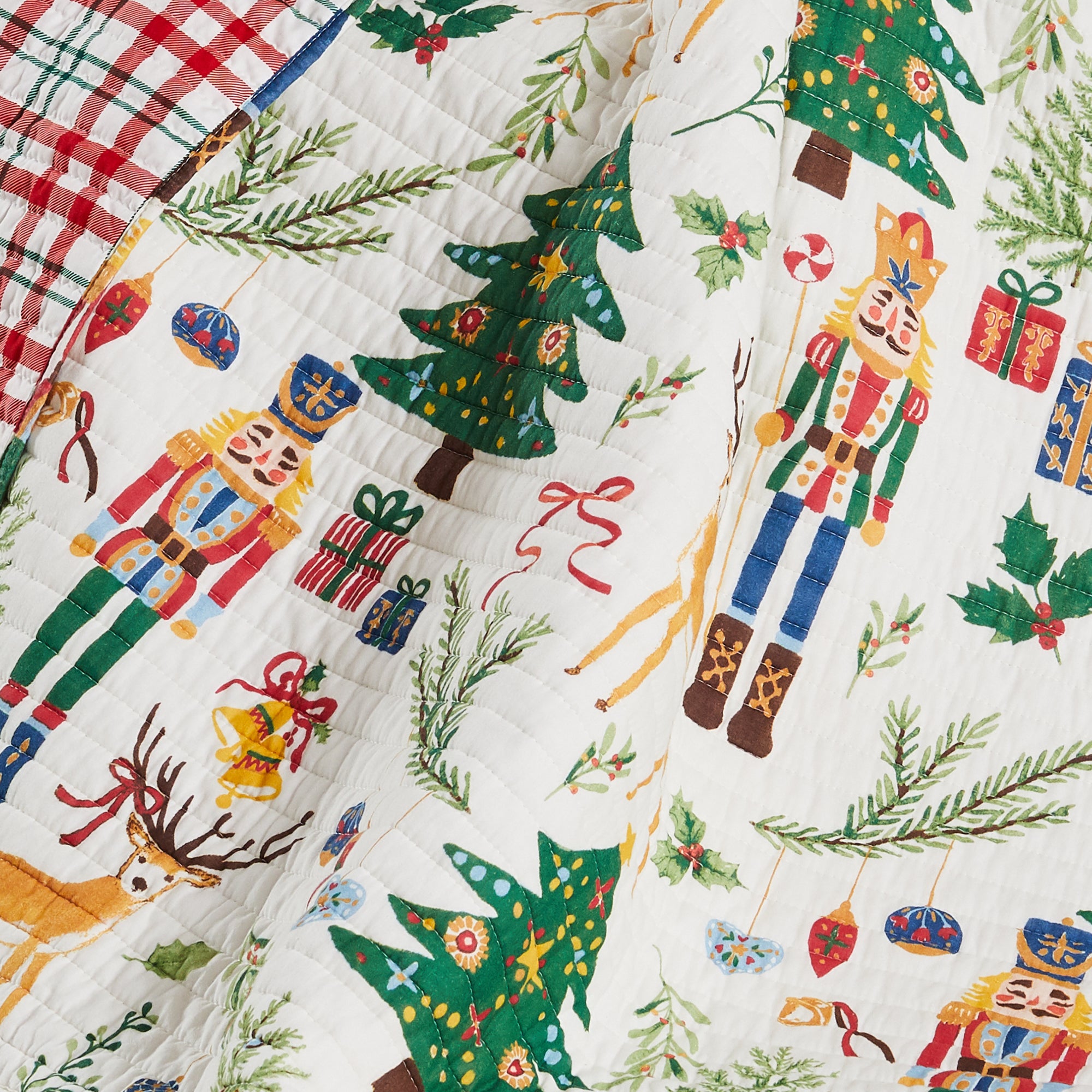 Cozy Nutcracker Quilted Throw Blanket - Christmas Holiday Plush Soft Warm Bedspread for Couch, Sofa & Bed - Perfect for Winter Decor, Gift & Home Decorating