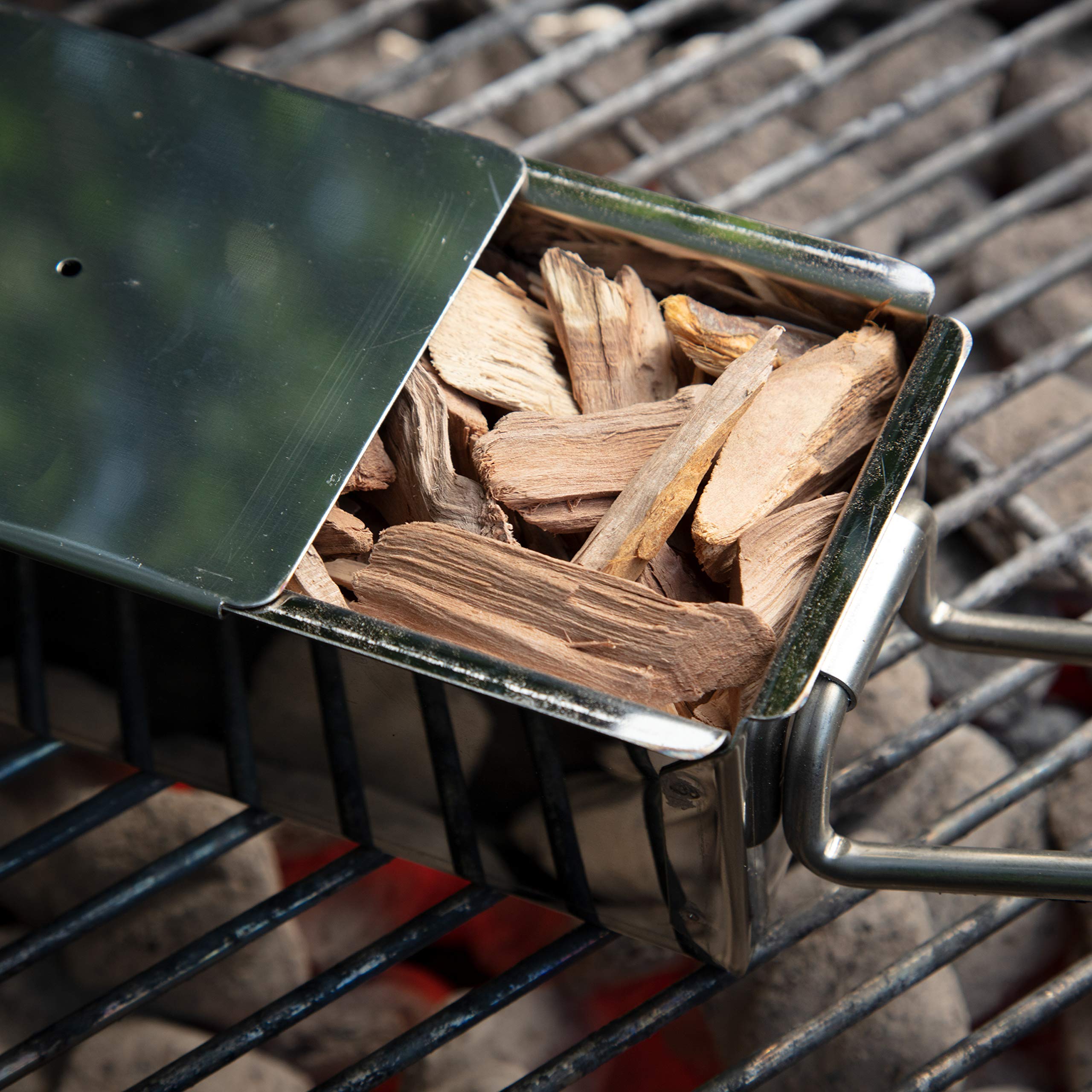 Premium Mesquite Wood Chips for Smoking - 2 lbs (260 Cu In) Kiln-Dried BBQ Grill Wood Chips - Natural Smoker Accessories for Meats, Fish & Vegetables - Perfect for Backyard Grilling, Camping & Tailgating Gifts