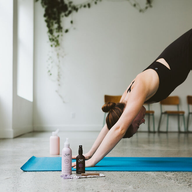 Natural Yoga Mat Cleaning Spray - Eco-Friendly & Non-Toxic Mat Cleaner for Yoga, Pilates & Fitness Equipment | Perfect for Home, Studio & Gym Use