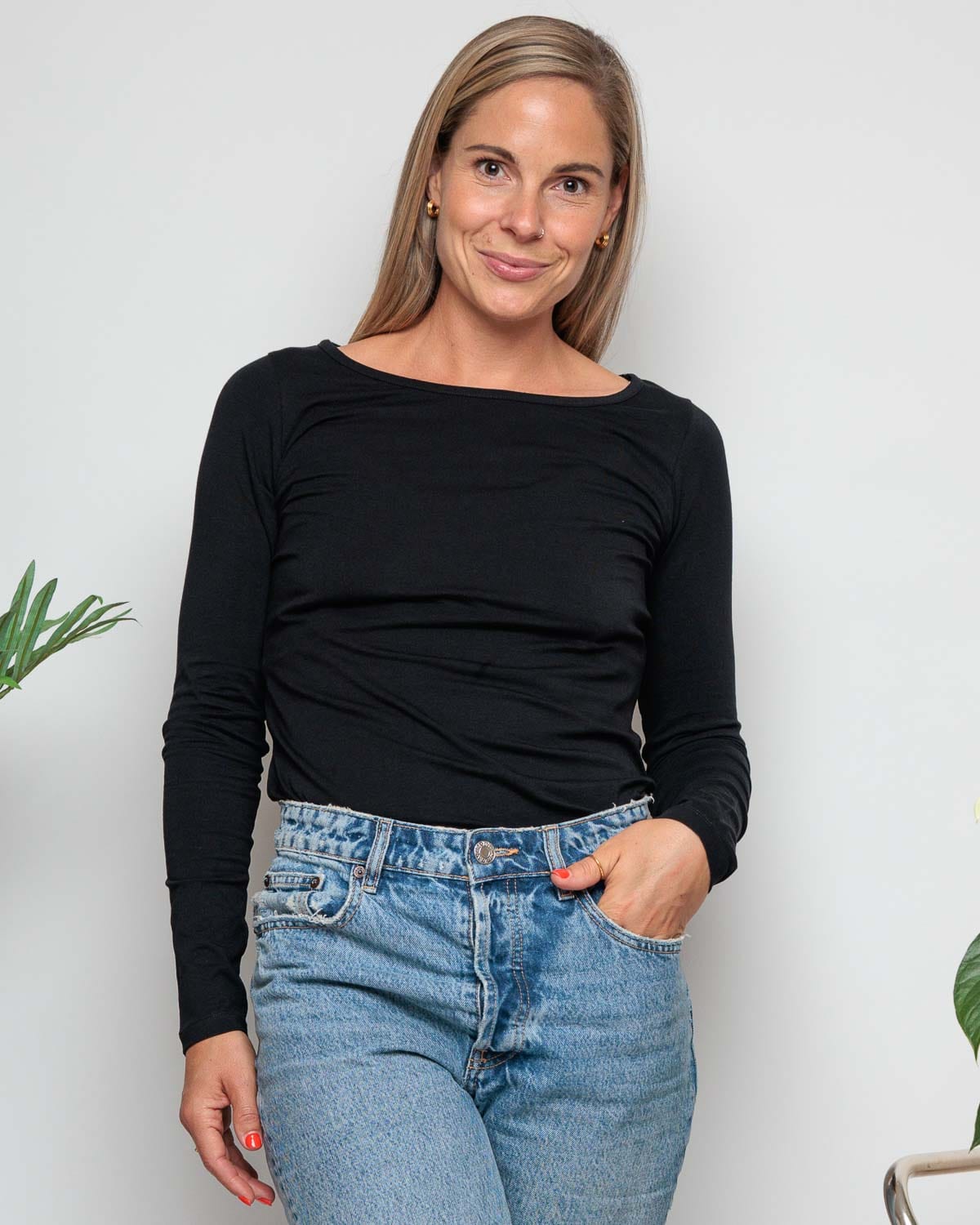 Premium Soft Cotton Long Sleeve T-Shirt for Men & Women - Comfortable Black Basic Tee for Casual Wear, Layering & Everyday Outfits