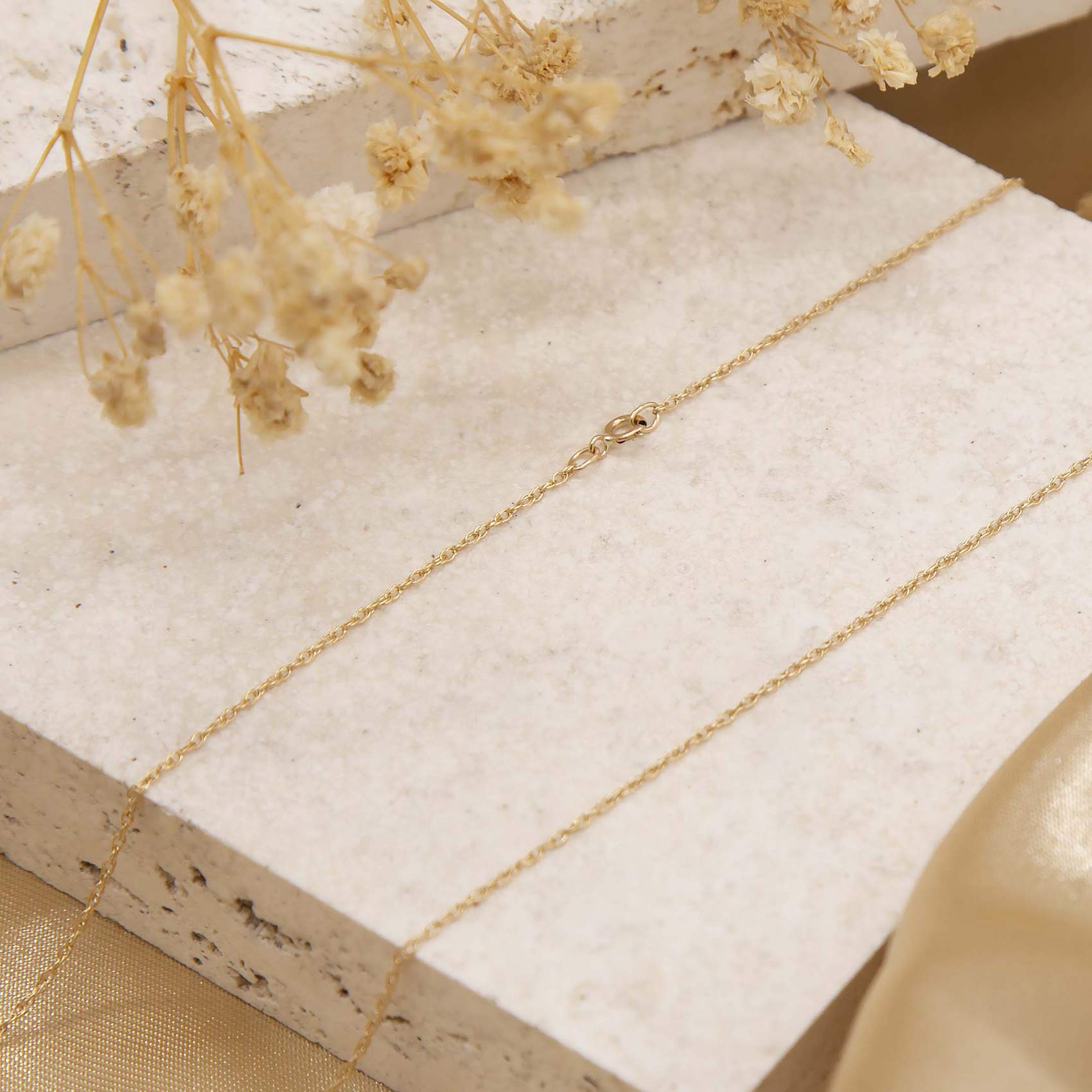 Carissima Gold 9K Yellow Gold 0.7mm Prince of Wales Chain Necklace for Women - Elegant Layering Necklace for Everyday Wear, Gift for Her, Wedding Jewelry