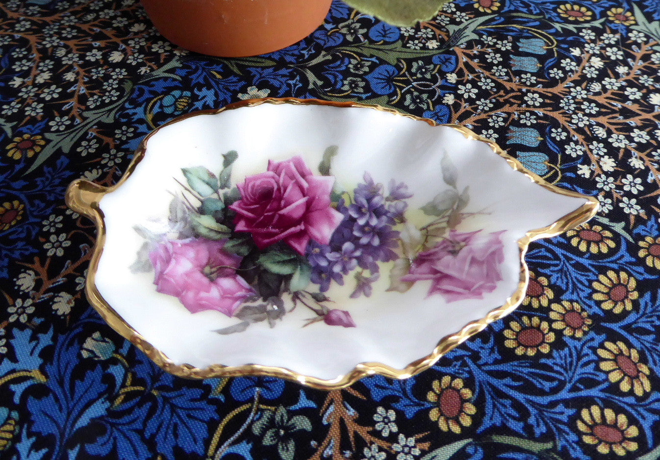 Elegant Leaf-Shaped Tea Bag Caddy - Pink Roses & Violets Design | Premium England Bone China | Royal Patrician Collection | Perfect for Afternoon Tea & Kitchen Organization