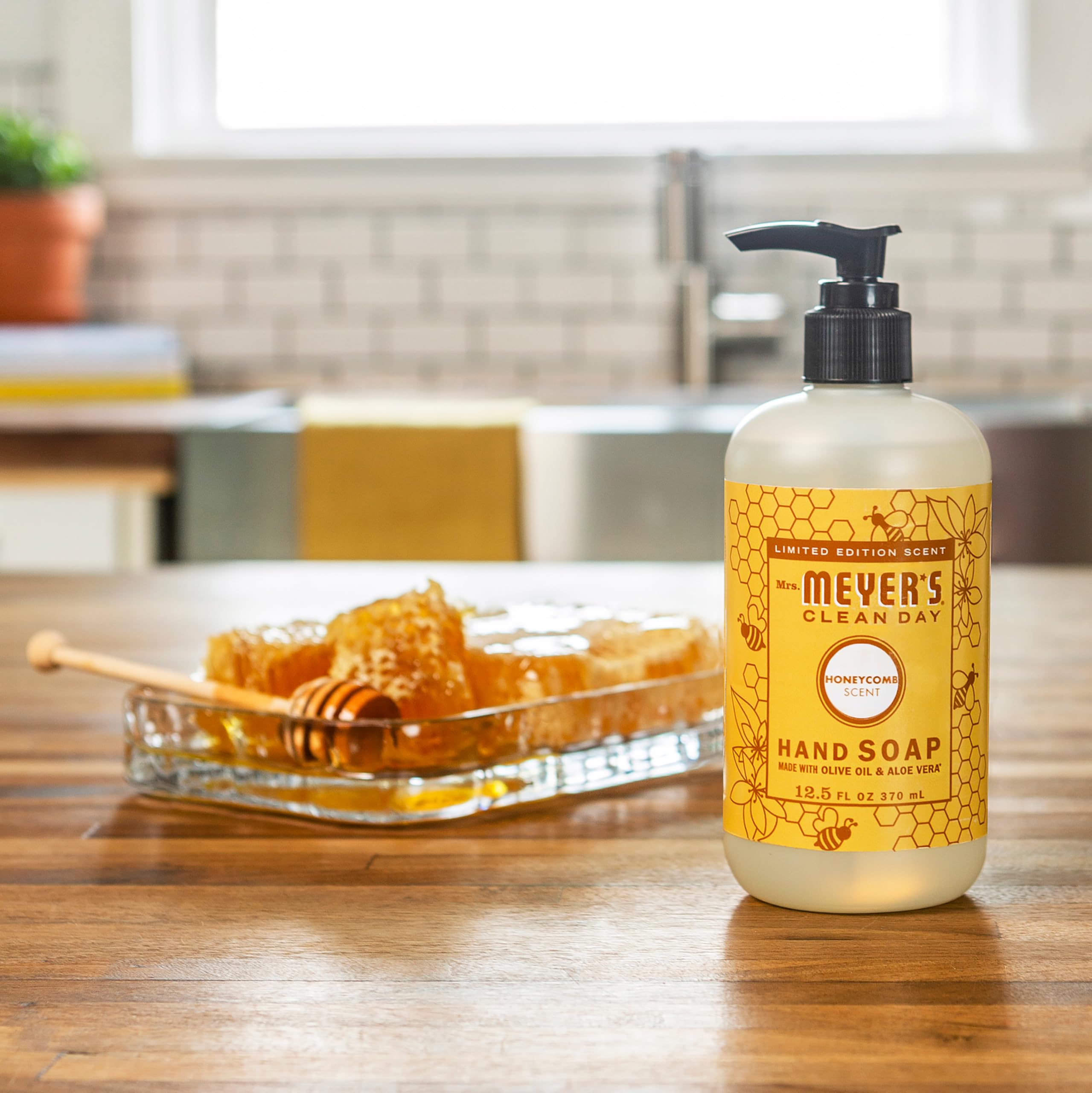 Mrs. Meyer's Clean Day Liquid Hand Soap - Cruelty Free, Biodegradable Hand Wash with Essential Oils, Honeycomb Scent (12.5 oz) - Gentle for Daily Use at Home, Kitchen, Bathroom & Office