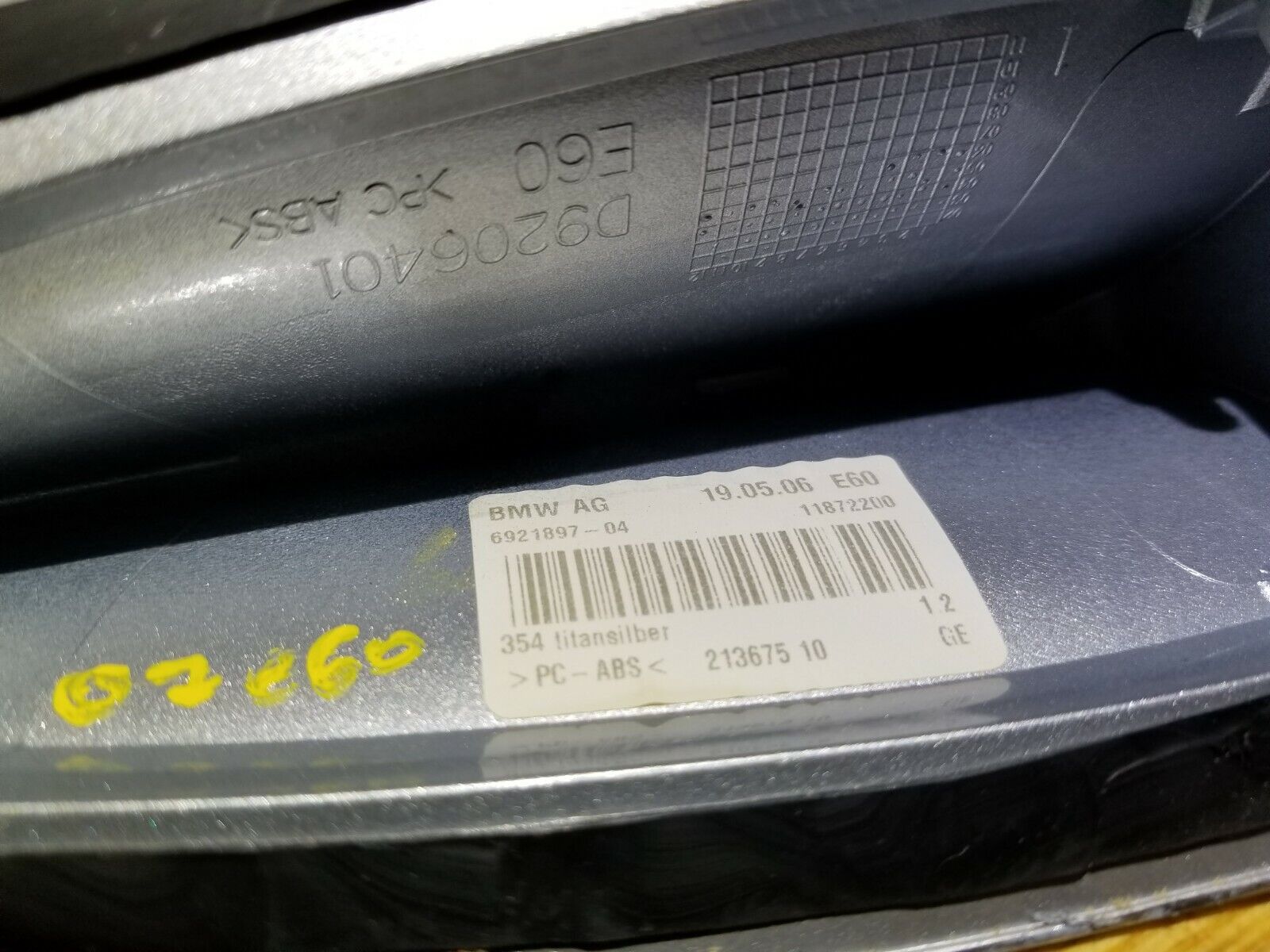 2004-2007 BMW 530xi E60 Shark Fin Roof Antenna Cover - OEM Replacement Part - Perfect for Car Upgrades & GPS Signal Enhancement