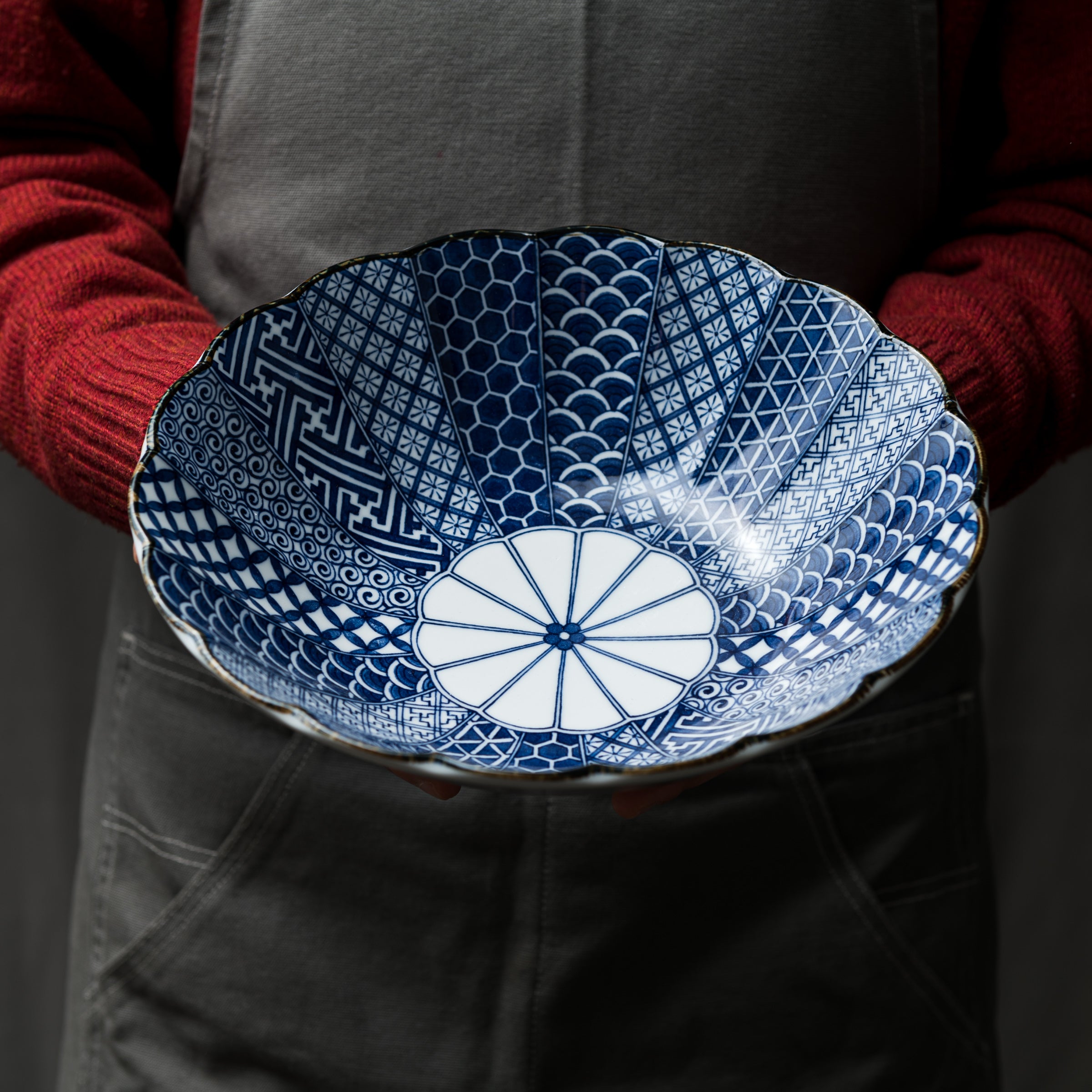 Sometsuke Large Bowl 25cm - Handcrafted Japanese Ceramic Serving Bowl for Soups, Salads & Noodles | Perfect for Family Dinners & Entertaining