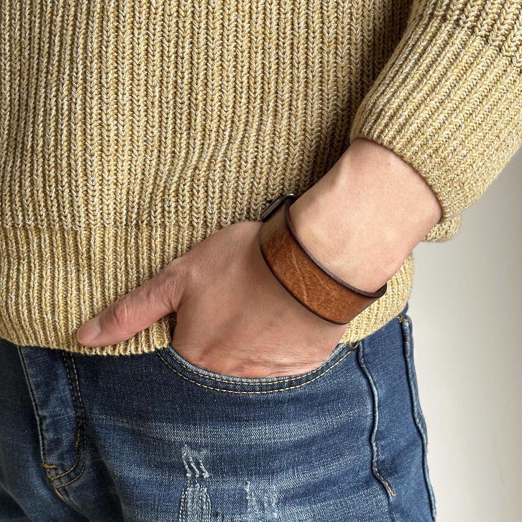 Punk Rock Faux Leather Wristband - Retro Adjustable Belt Buckle Bracelet for Men & Women - Gothic Arm Band Cuff for Concerts, Parties & Fashion Accessories