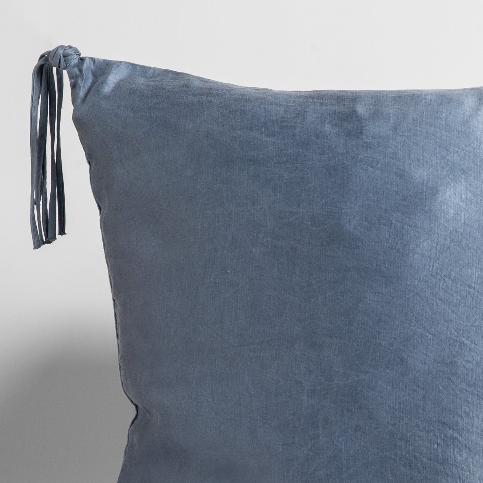Soft & Cozy Taline Throw Pillow - Decorative Cushion for Sofa, Bed, Living Room - Perfect for Home Decor, Relaxation & Comfort