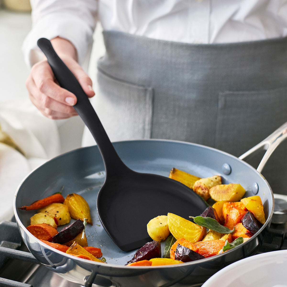 Premium Silicone Roasting Scoop - Heat-Resistant & Non-Stick Kitchen Utensil for Roasting, Baking, and Serving - Perfect for Turkey, Chicken, and Vegetables (Black)