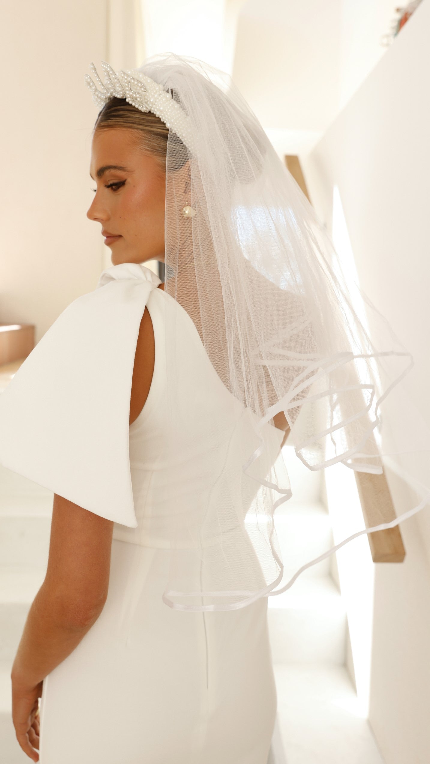 Elegant White Bridal Veil for Wedding - Perfect for Brides, Ceremonies & Photo Shoots