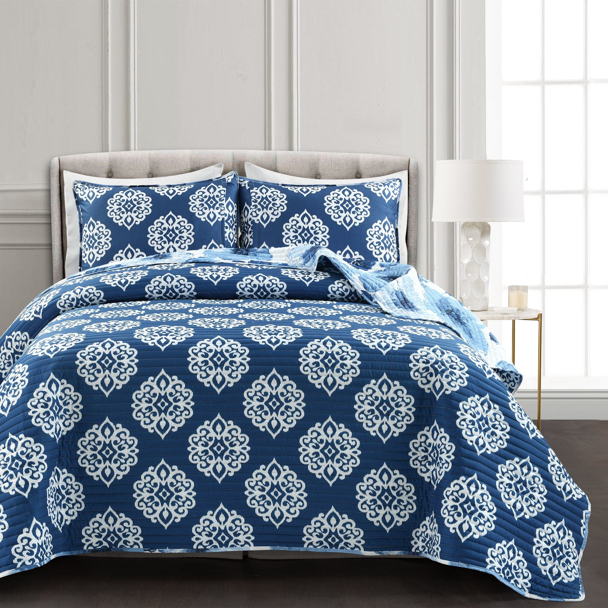 Leah Quilt 3 Piece Bedding Set - Queen Size Comforter, Pillow Shams & Bed Skirt - Soft Microfiber Luxury Quilted Bed Set for Cozy Bedroom Decor