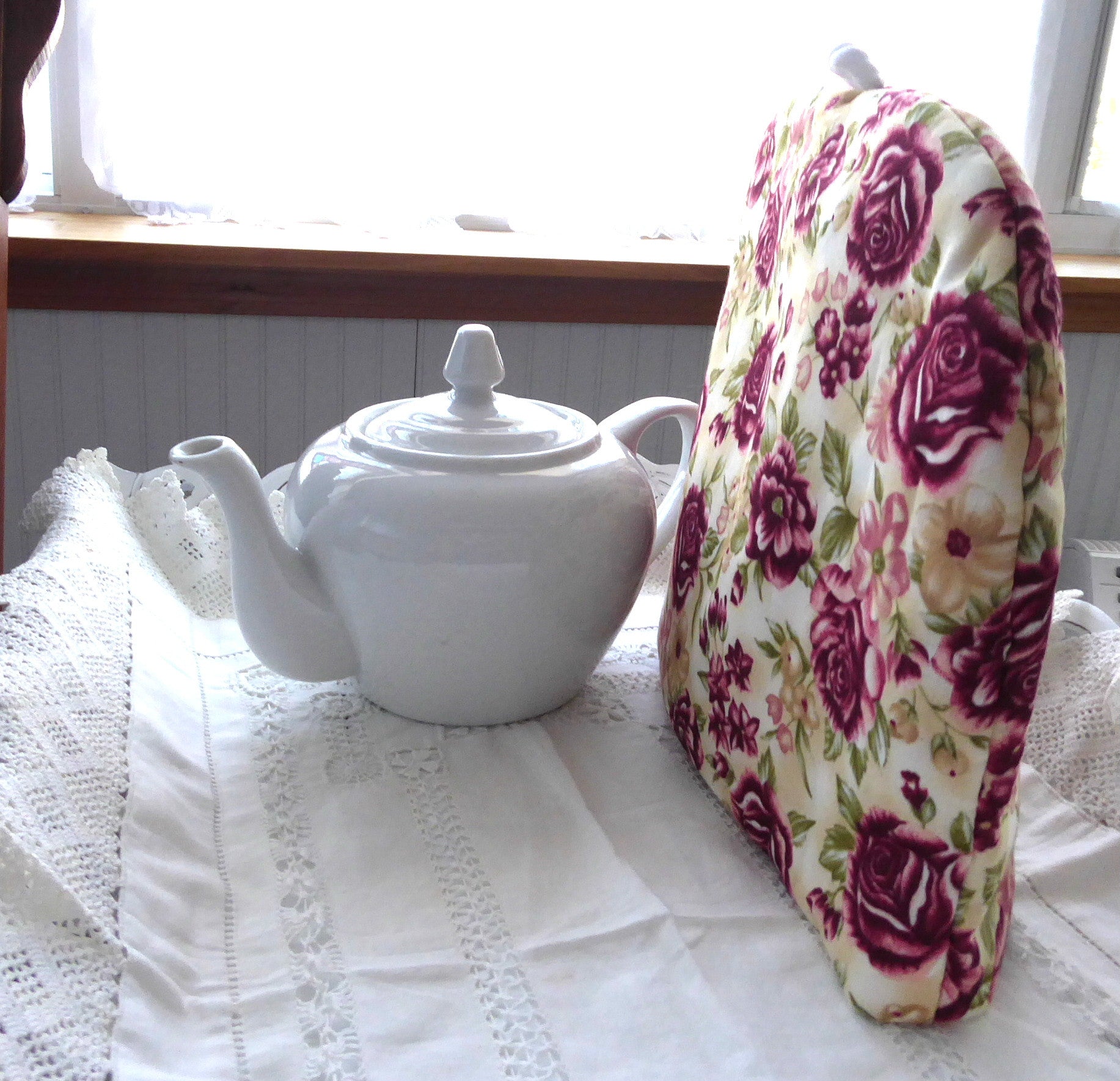 Handmade Burgundy Rose Tea Cozy with Trivet - Insulated & Padded for Hot Tea Pots - Perfect for Afternoon Tea, Kitchen Decor, and Gift Giving