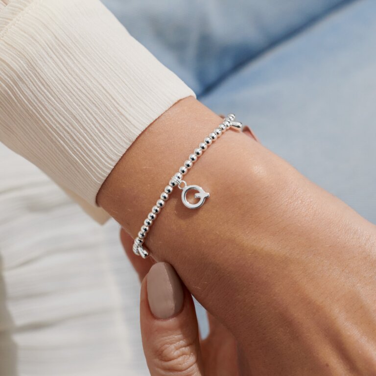 Joma Jewellery Alphabet 'Q' Bracelet - Elegant Letter Q Charm Bracelet for Women & Girls - Perfect Gift for Birthdays, Anniversaries & Special Occasions