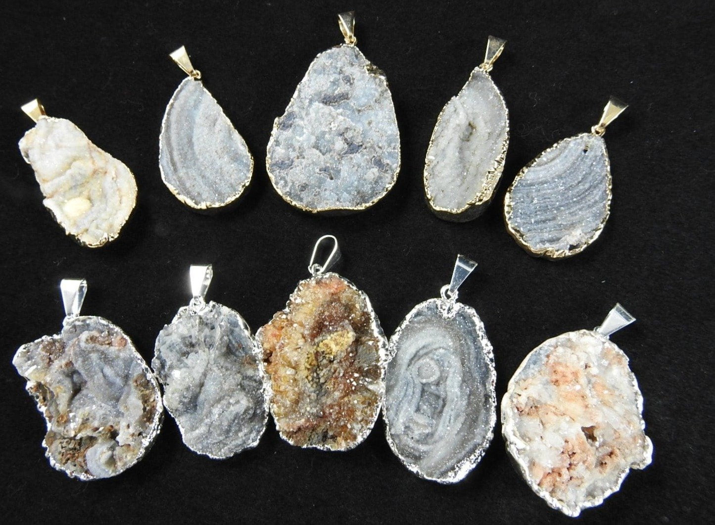 Natural Chalcedony Druzy Pendant Necklace - Healing Crystal Jewelry for Women - Perfect for Meditation, Spiritual Gifts & Boho Fashion Accessories