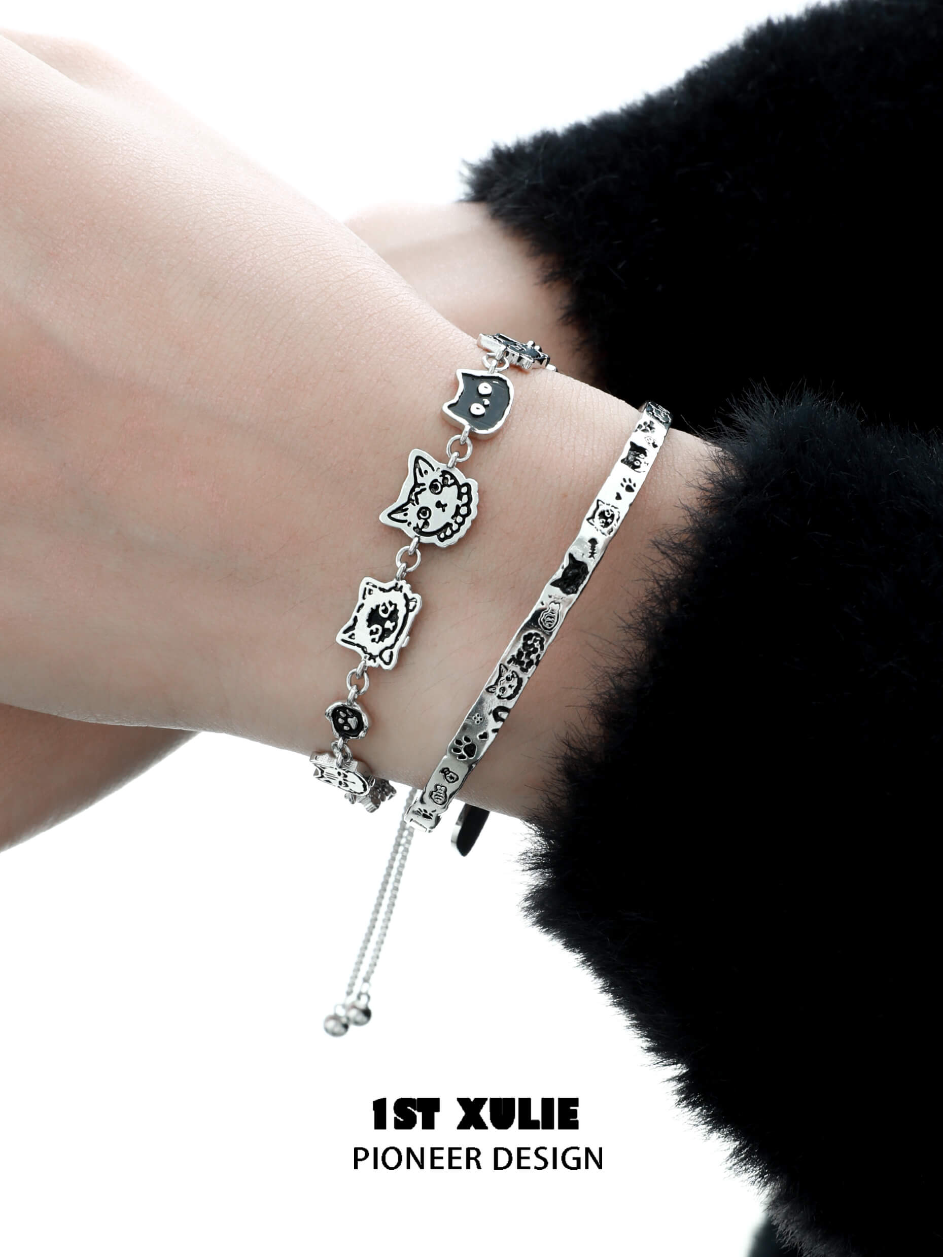 Graffiti Kitten 18K Gold Plated Bracelet for Women - Trendy Cat Charm Jewelry Gift for Her - Perfect for Casual Wear, Parties & Special Occasions