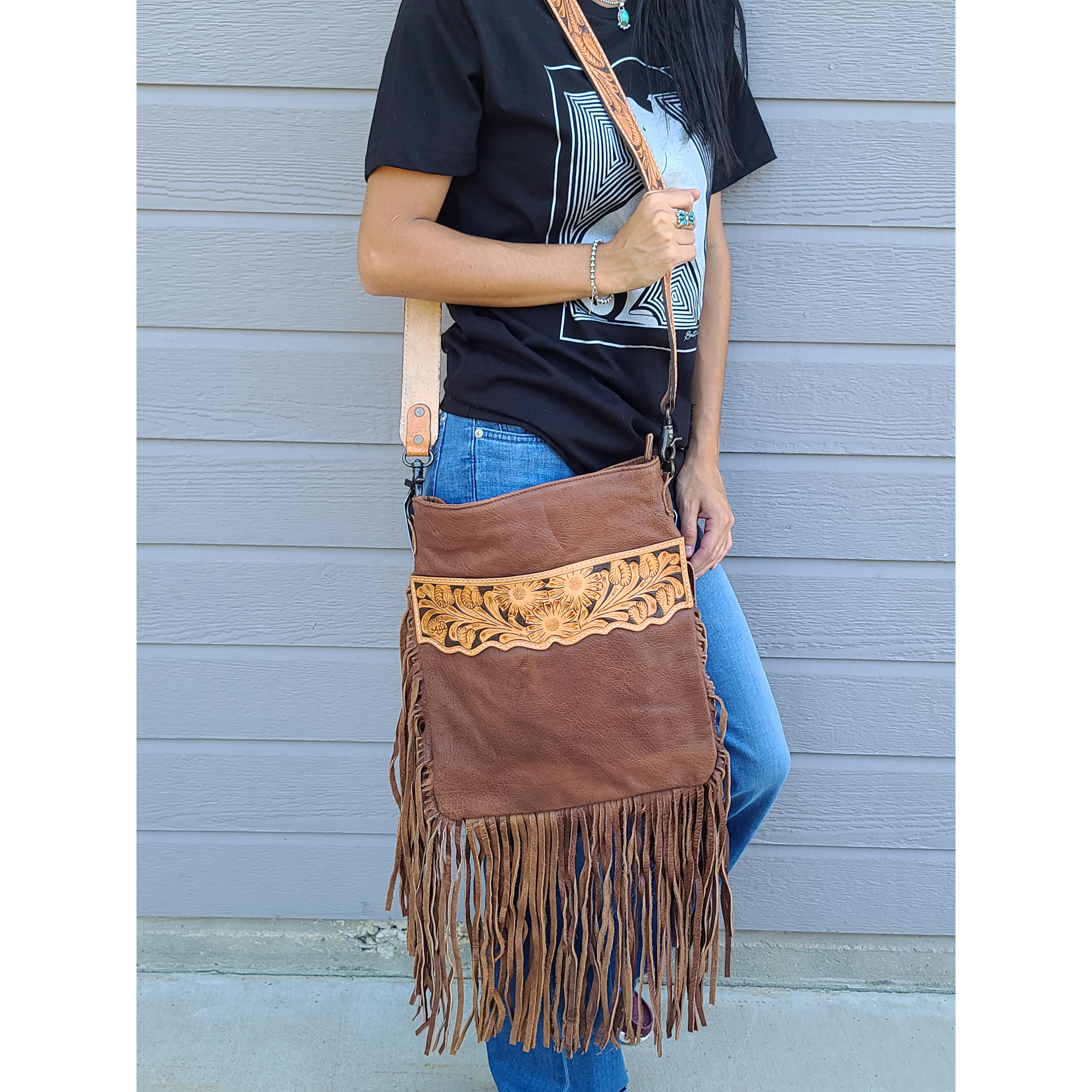 American Darling Conceal Carry Leather Messenger Bag - Stylish & Functional Crossbody Bag for Women & Men | Perfect for Travel, Work & Everyday Use