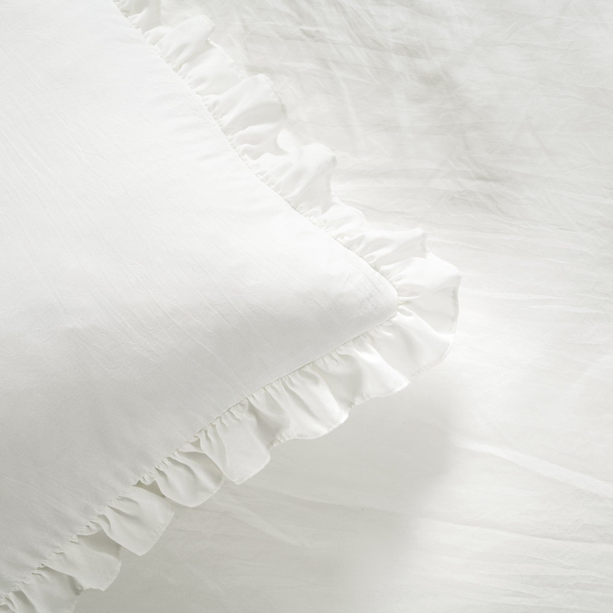 Allison Ruffle Skirt Bedspread Set - Elegant Floral Printed Queen Size Bedding with Ruffled Skirt | Perfect for Master Bedroom, Guest Room & Vacation Home Decor