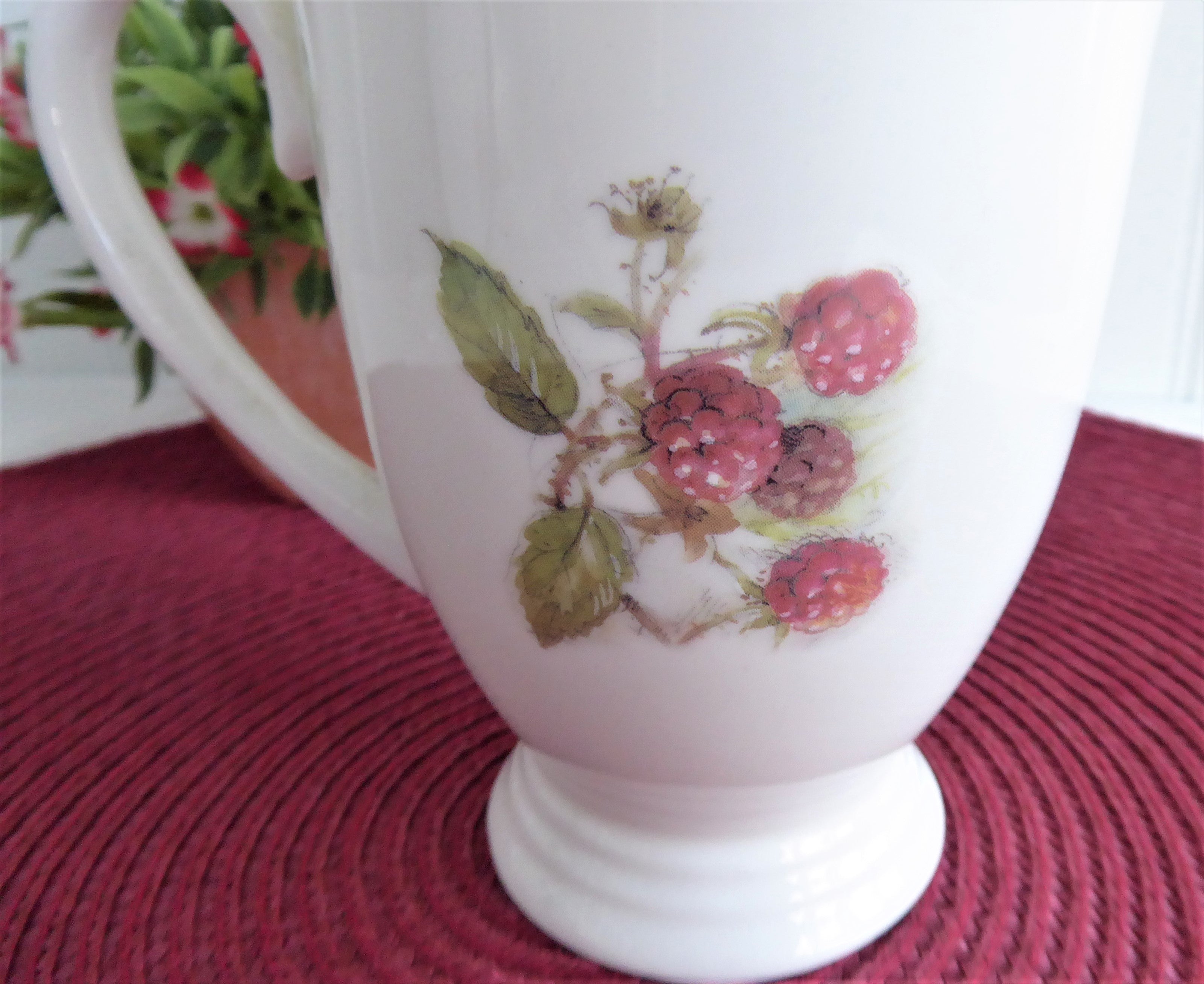 Royal Patrician Fruit Festival Raspberries England Bone China 9oz Pedestal Mug - Elegant Tea Cup for Afternoon Tea, Gift Giving & Home Decor