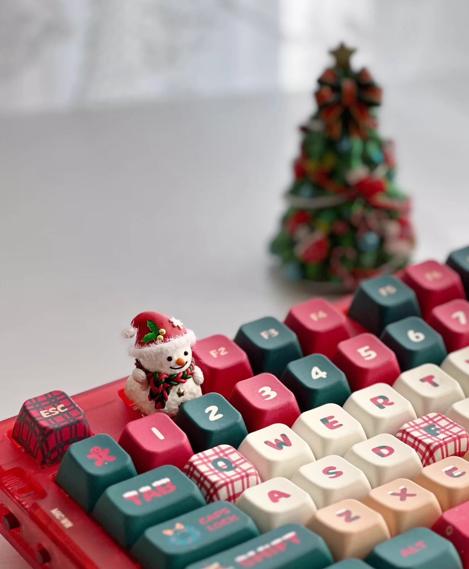 Christmas Snowman Mechanical Keyboard Keycaps - Handmade Soft Clay Custom Keycaps for Gaming & Typing | Perfect Gift for Gamers & Christmas Decor
