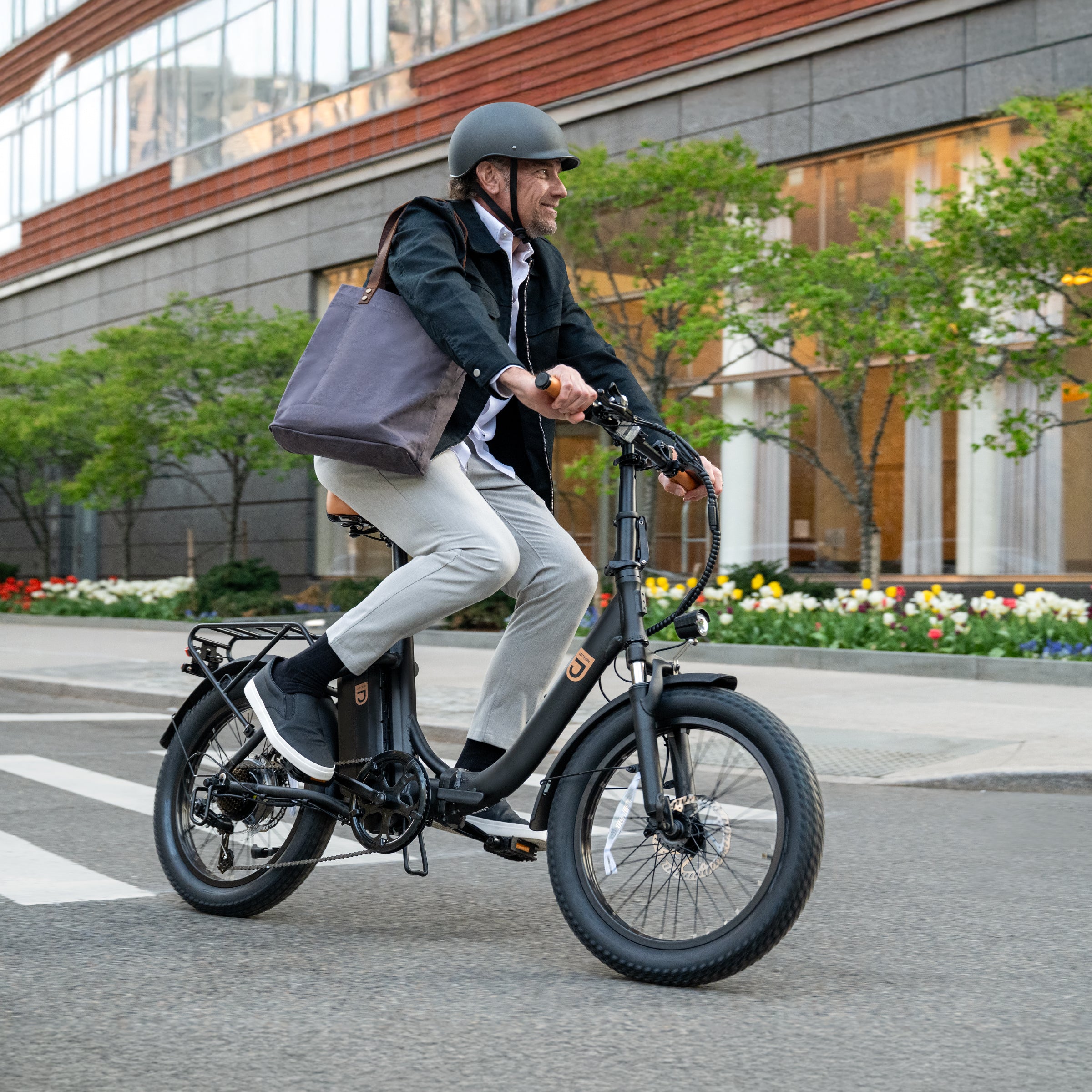 Venture Electric Cruiser Bike - 500W Motor, 20MPH, 40-Mile Range - Perfect for Commuting & Leisure Rides in USA
