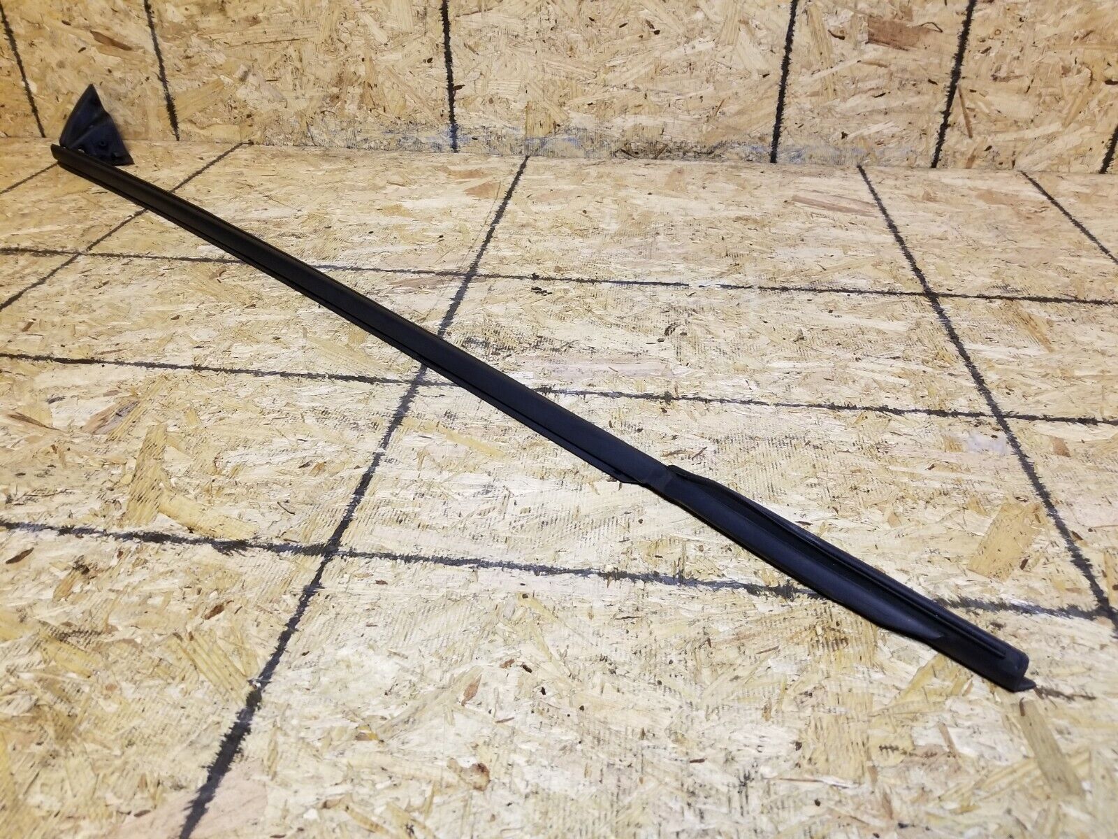 04-07 Saab 9-3 Convertible Left Driver Side Door Glass Seal Trim Molding OEM Replacement Part - Perfect for Window Leak Repair & Weatherproofing