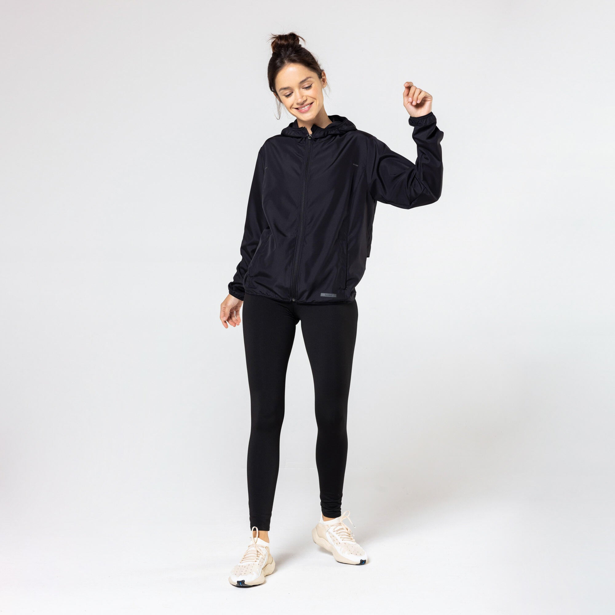 Kiprun Women's Run 100 Windproof Running Jacket - Lightweight Water-Resistant Trail Running Coat for Outdoor Jogging & Hiking - Perfect for Cold Weather Training & Mountain Adventures