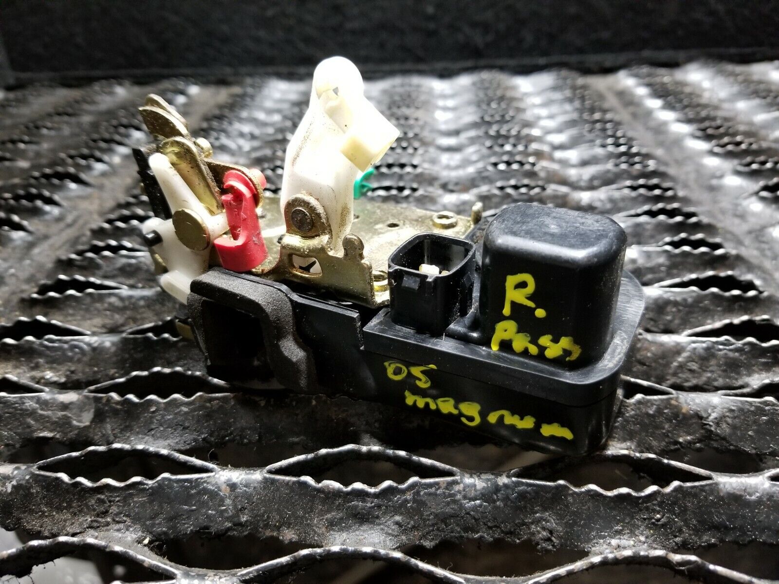05-07 Dodge Magnum Right Rear Passenger Door Lock Actuator - OEM Replacement Part - Perfect for Car Door Lock Repair & Maintenance