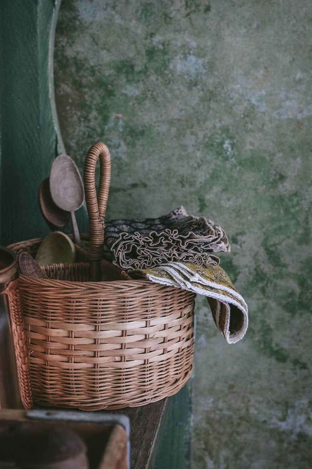 Premium Rattan Caddy Basket - Handwoven Storage Organizer for Bathroom, Kitchen & Home Decor - Perfect for Towels, Toiletries & Spa Essentials