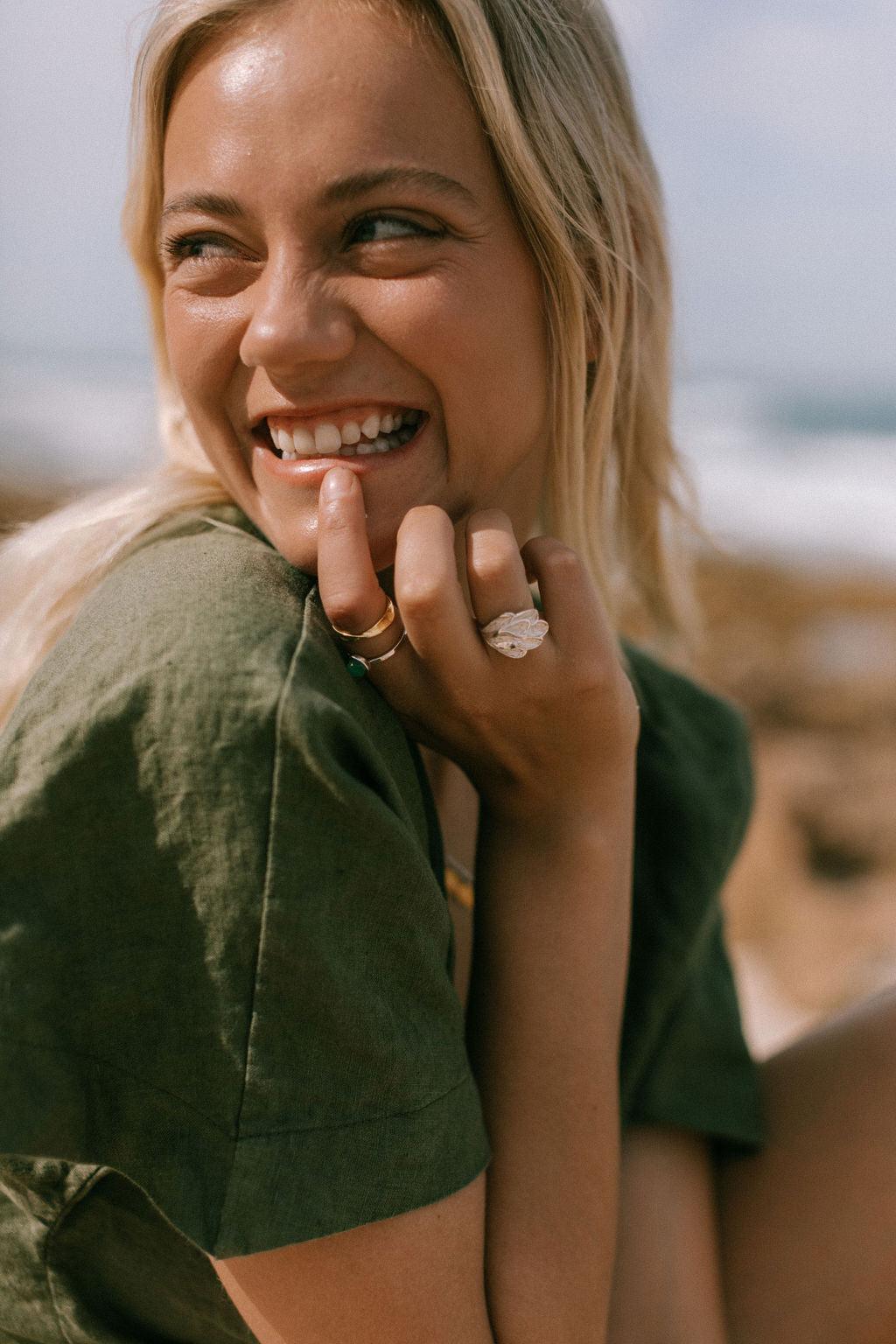 Elegant Curved Feather Ring - Sterling Silver Jewelry for Women, Perfect for Everyday Wear & Special Occasions