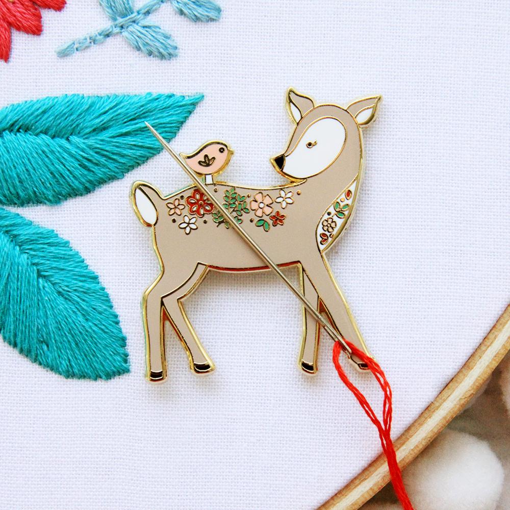 Floral Deer Needle Minder for Embroidery & Cross Stitch - Magnetic Pin Holder for Sewing, Quilting & Crafting - Perfect Gift for Needleworkers & DIY Enthusiasts