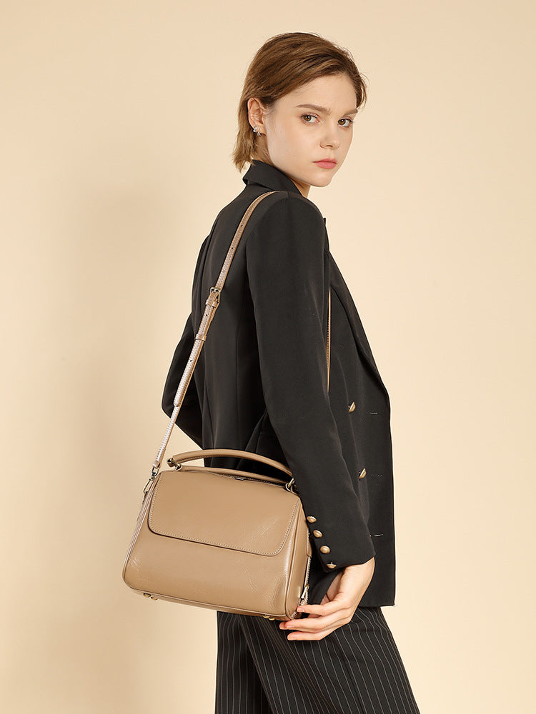 Stylish and Versatile Women's Handbag - Fashionable Crossbody Purse for Work, Travel, and Everyday Use