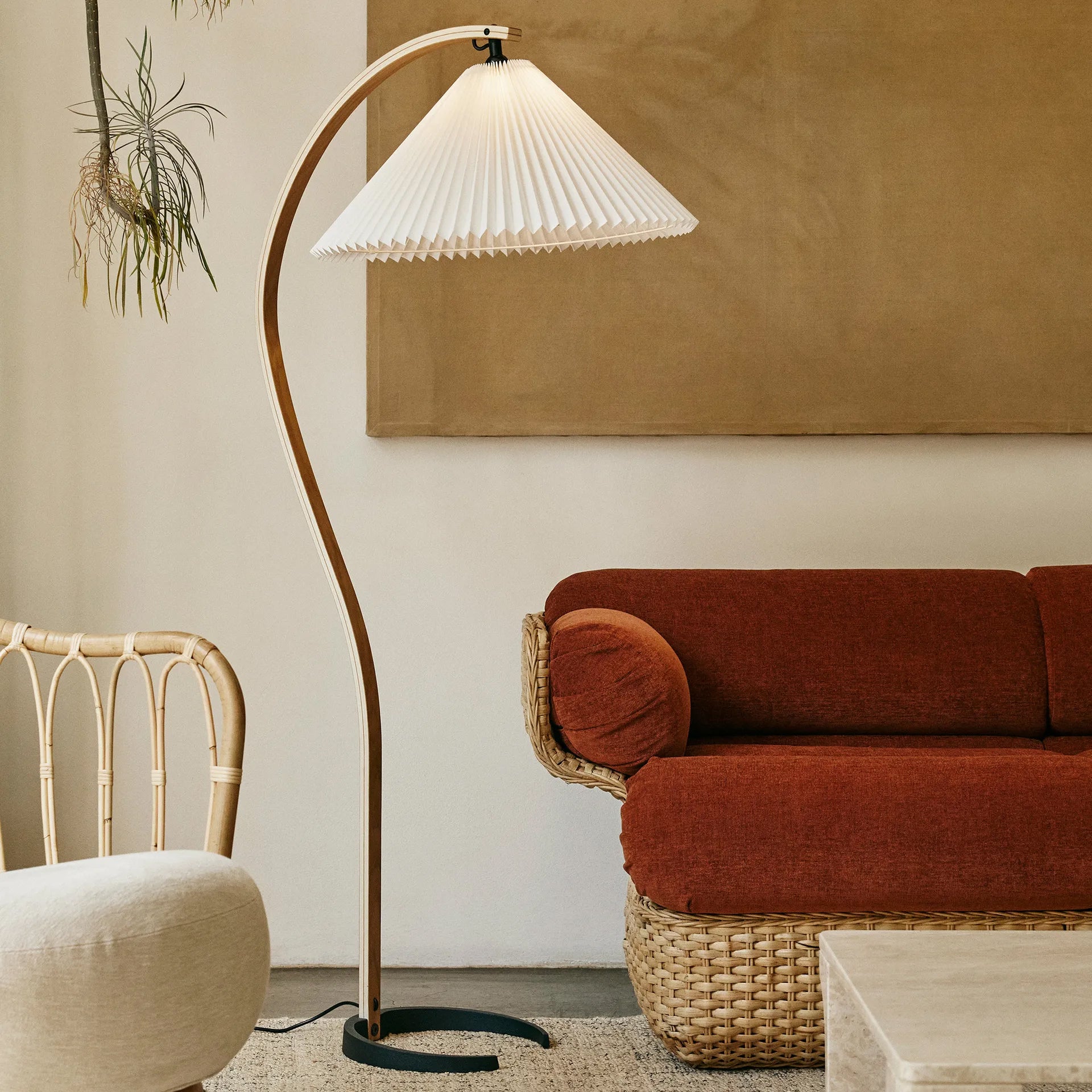 Modern Caprani Floor Lamp - Adjustable LED Standing Light for Living Room, Bedroom & Office - Brighten Your Space with Stylish Home Decor Lighting
