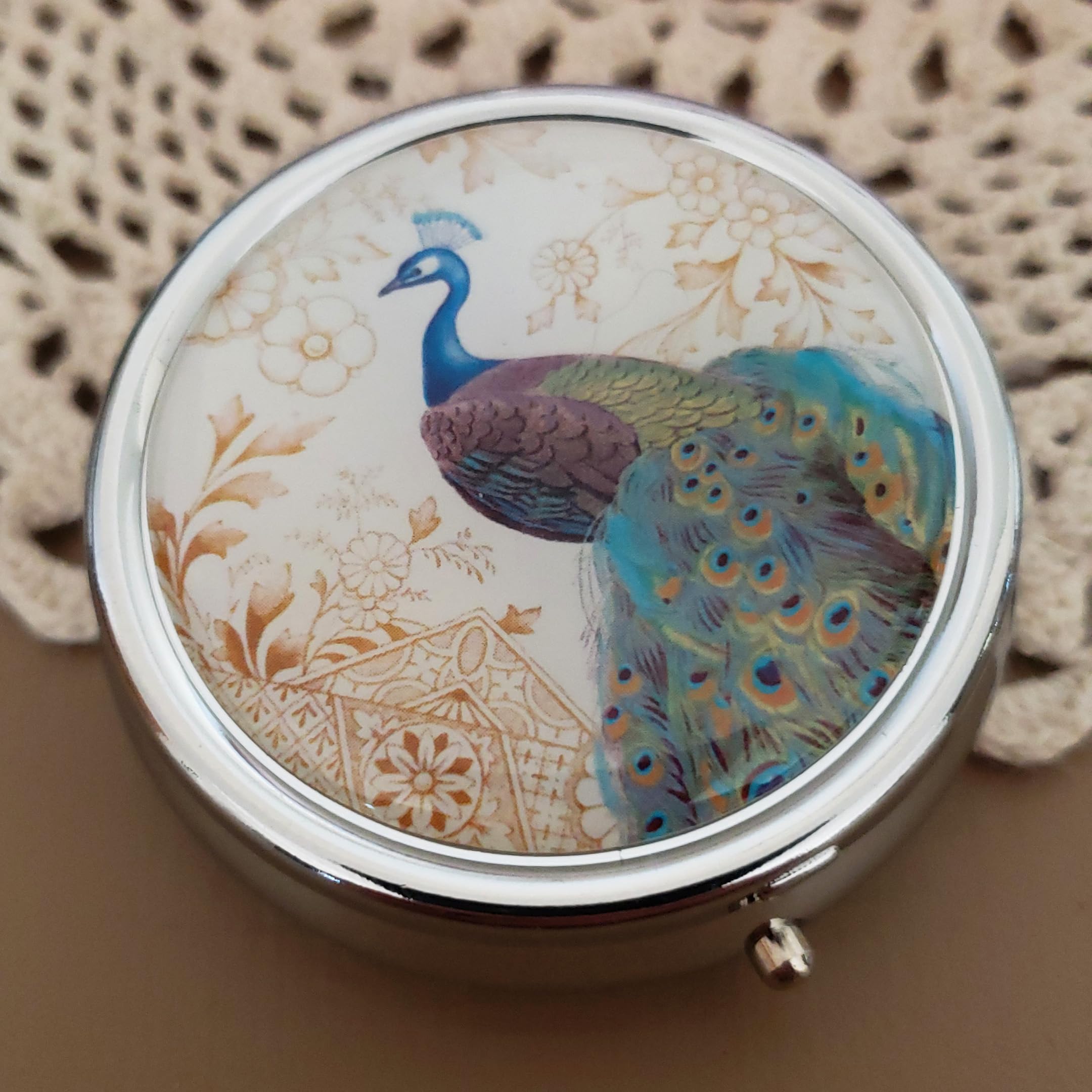 Houder Designer Pill Organizer - Stylish Decorative Pill Case with Gift Box - Peacock Pattern for Travel, Work & Daily Use - Perfect for Medication Storage & Organization
