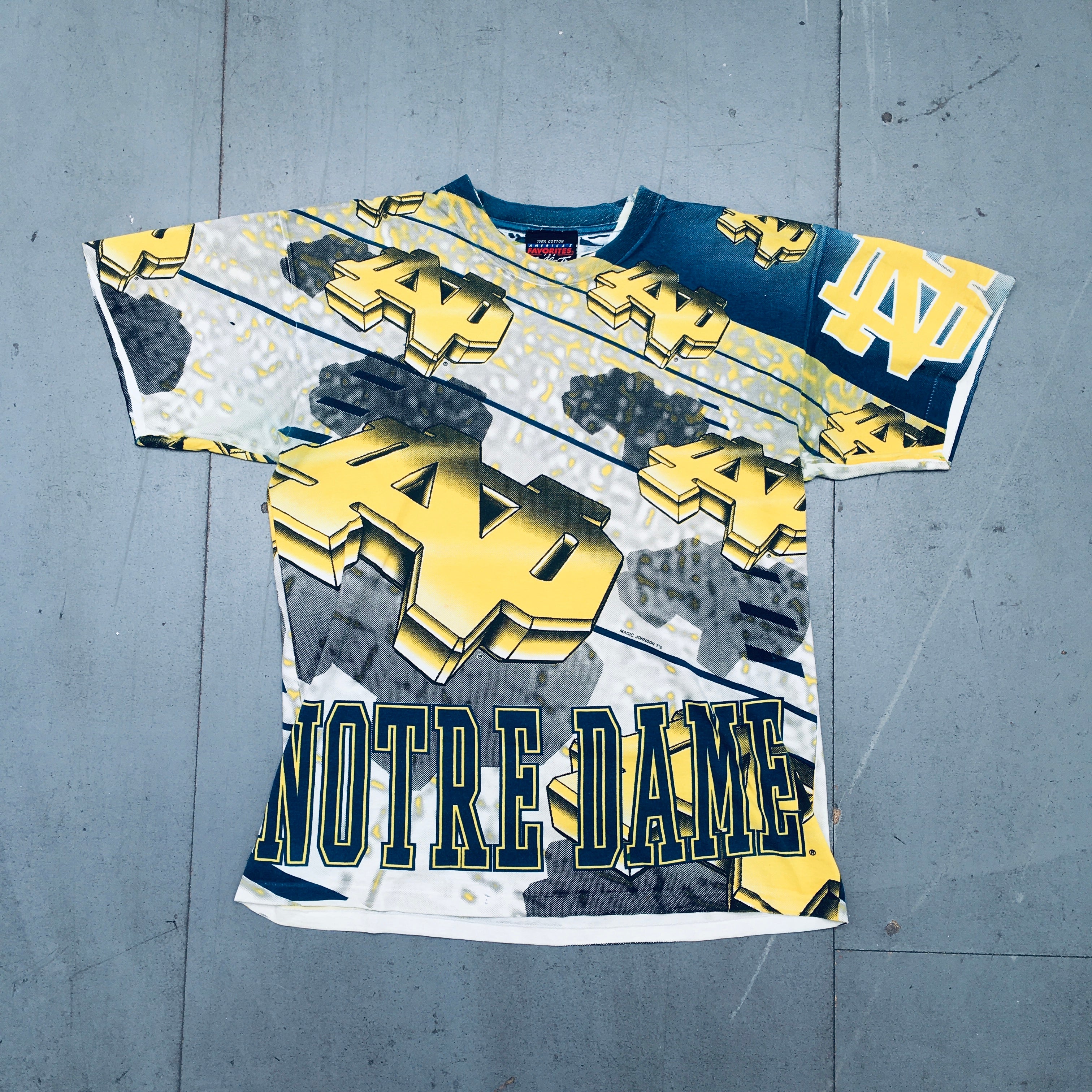 Vintage 1990s Notre Dame Fighting Irish Magic Johnson T-Shirt for Men - Retro College Basketball Fan Apparel & Collectible Memorabilia (Medium) - Perfect for Game Day, Sports Events & Nostalgic Fashion