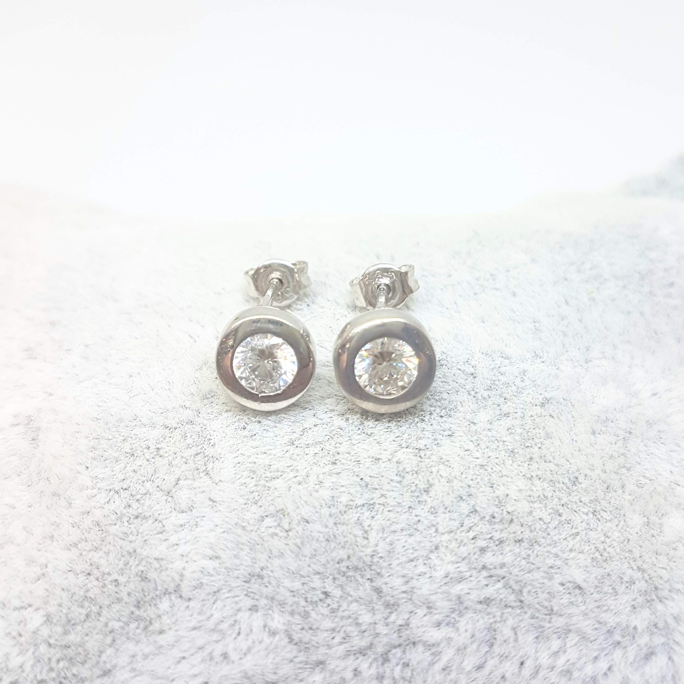 14K Solid Gold CZ Round Bezel Solitaire Stud Earrings for Women - Elegant Gift for Mom, Girlfriend, Wife - Perfect for Birthdays, Christmas, Anniversaries & Special Occasions