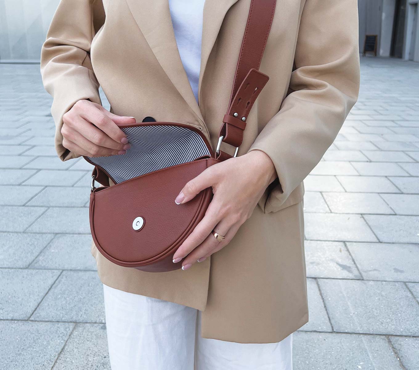 Premium Malmo Genuine Leather Handbag - Stylish & Durable Women's Crossbody Bag for Work, Travel & Everyday Use
