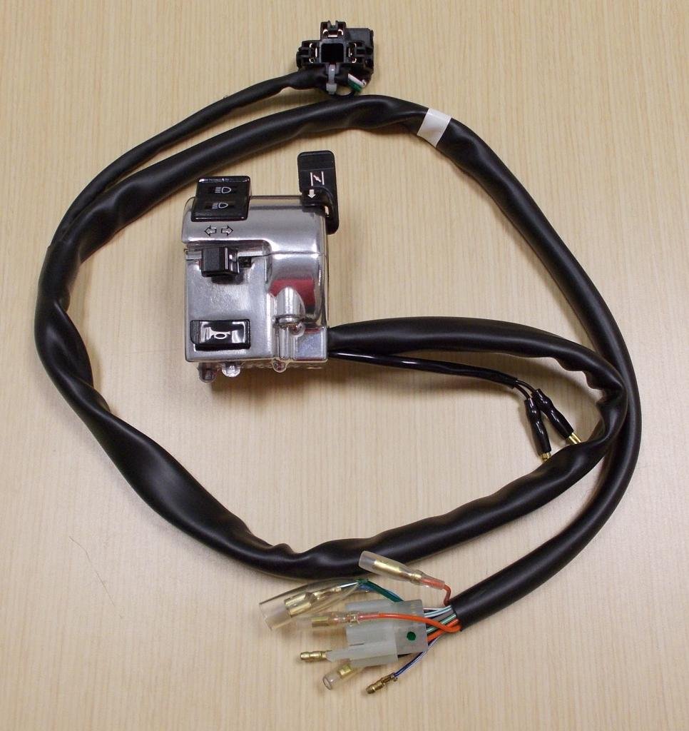 Honda VT 1100 Sabre 1995-1999 Turn Signal Switch - 2-Way Mechanical Push Button for Motorcycle Lighting | Perfect for Custom Bike Builds & Restoration Projects